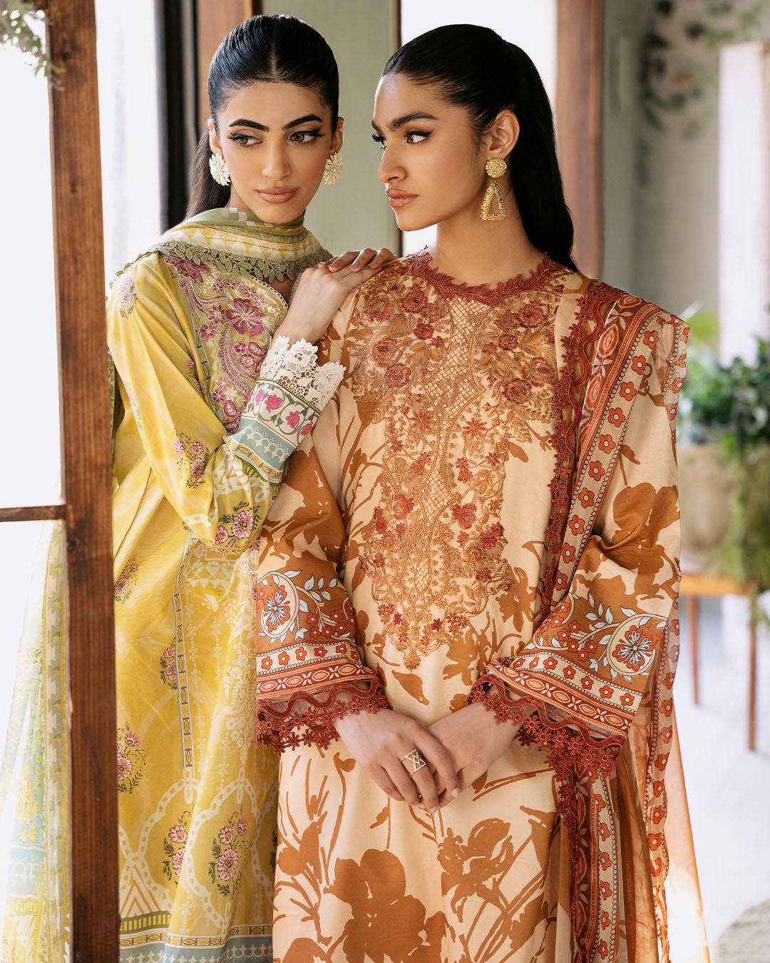 Roheenaz | Flora Printed Lawn | Harmonia - Pakistani Designer Dress - by Roheenaz | Type: Luxury - 100% Original at Saira Sultan