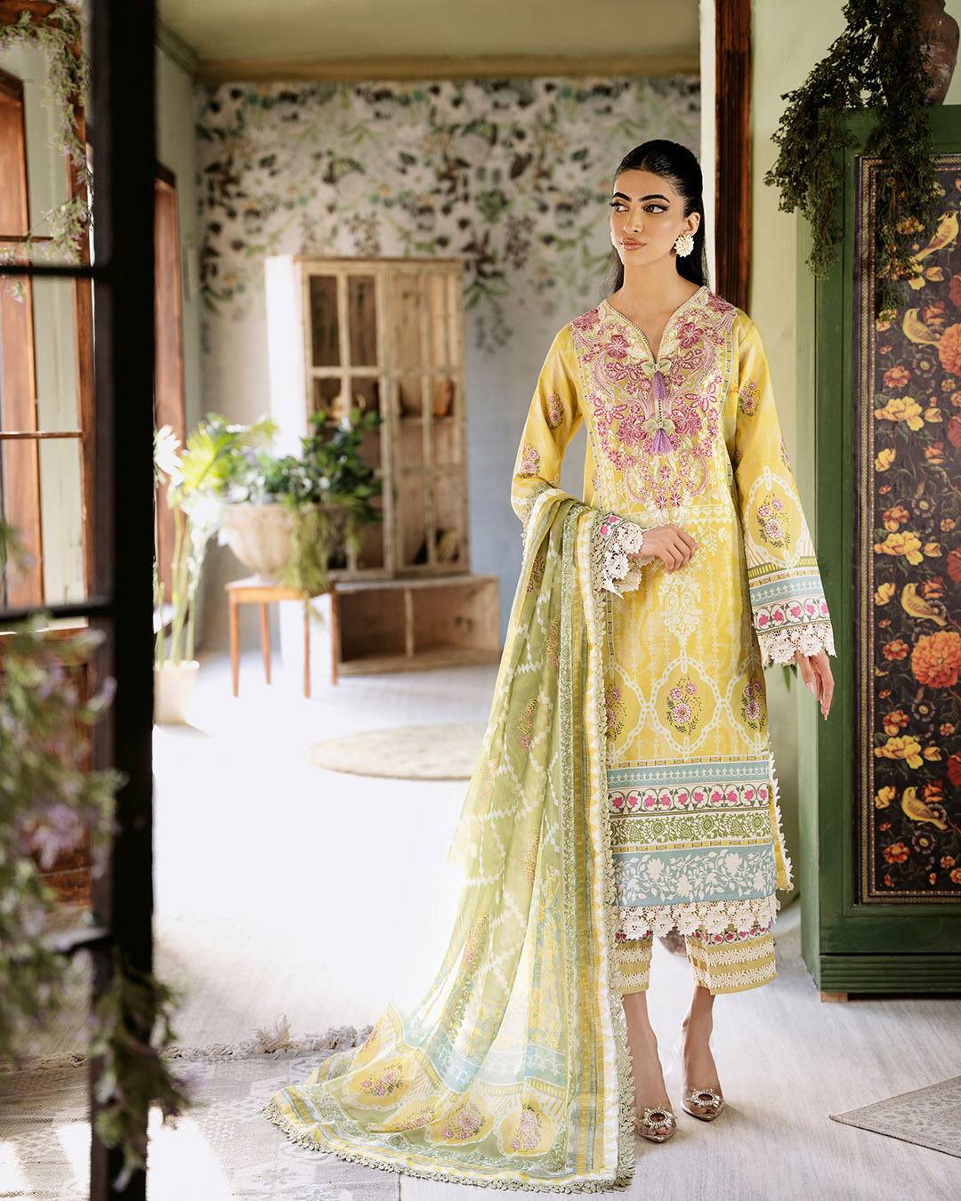 Roheenaz | Flora Printed Lawn | Mystique - Pakistani Designer Dress - by Roheenaz | Type: Luxury - 100% Original at Saira Sultan