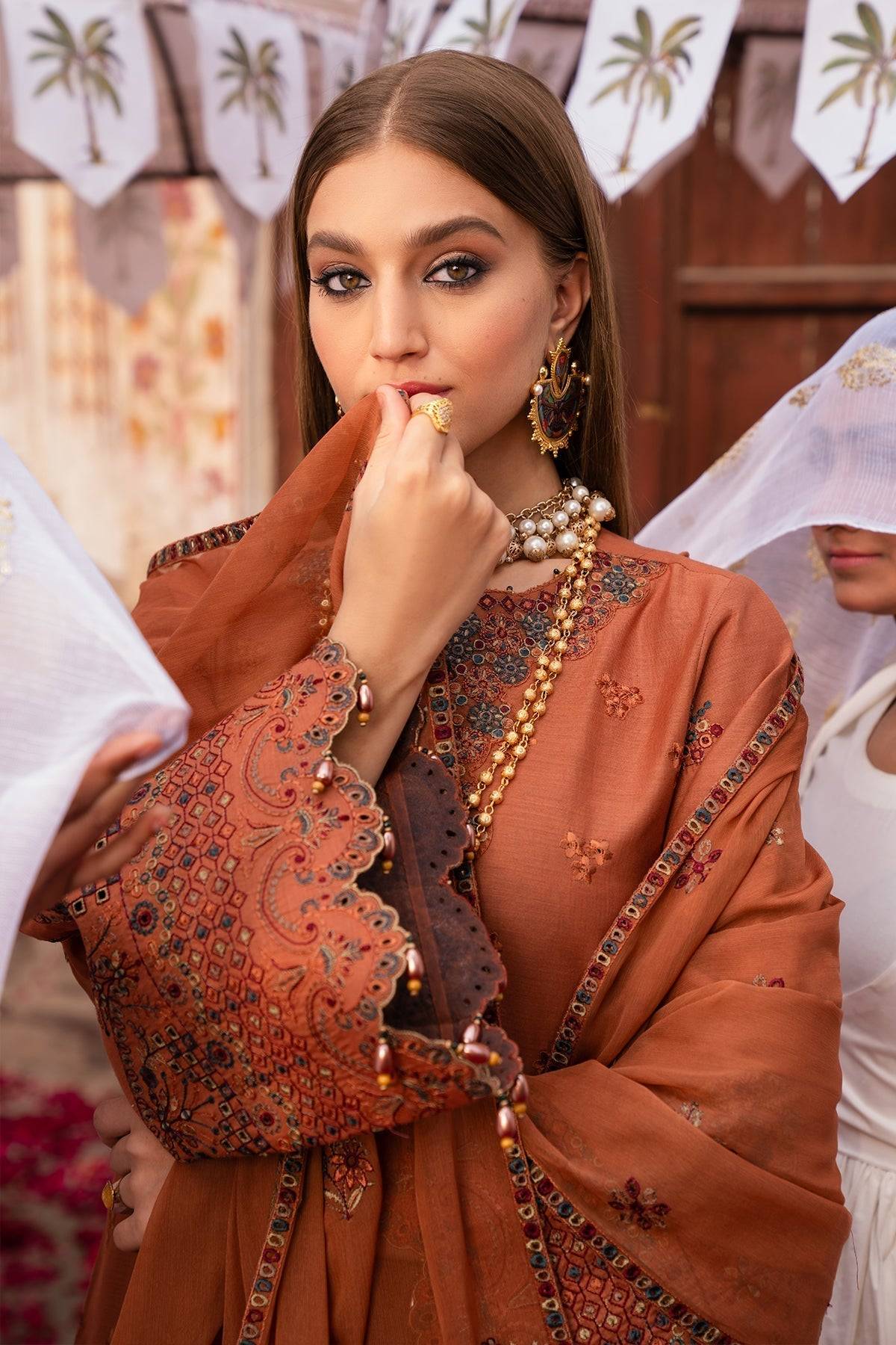 Alizeh | Rawayat Luxury Lawn 24 | Manat - Pakistani Designer Dress - by Alizeh | Type: Luxury - 100% Original at Saira Sultan