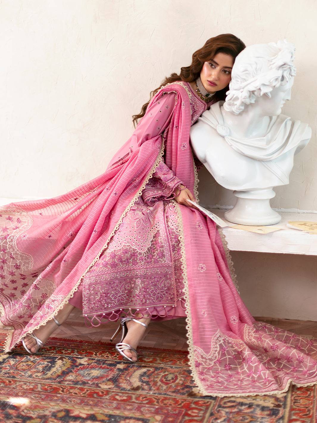 Mahnur | Sophie Luxury Lawn 25 | Raha - Pakistani Designer Dress - by Mahnur | Type: Ladies Clothes - 100% Original at Saira Sultan