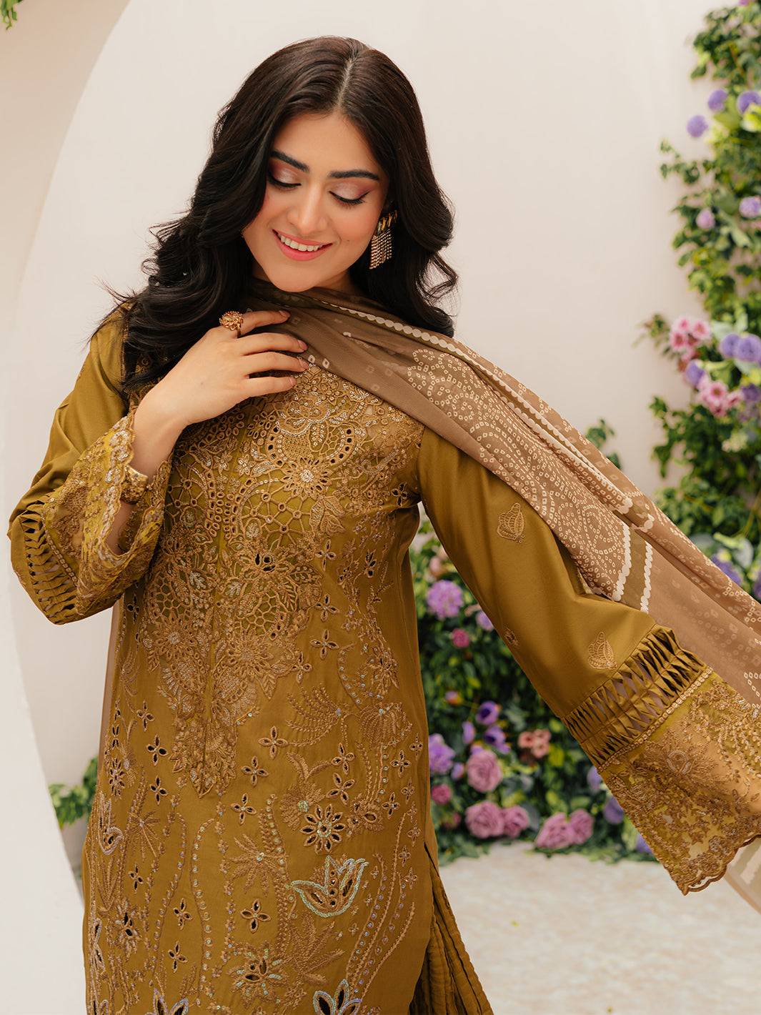 Mahnur | Allenura Luxury Lawn 24 | SIERRA - Pakistani Designer Dress - by Mahnur | Type: Luxury - 100% Original at Saira Sultan