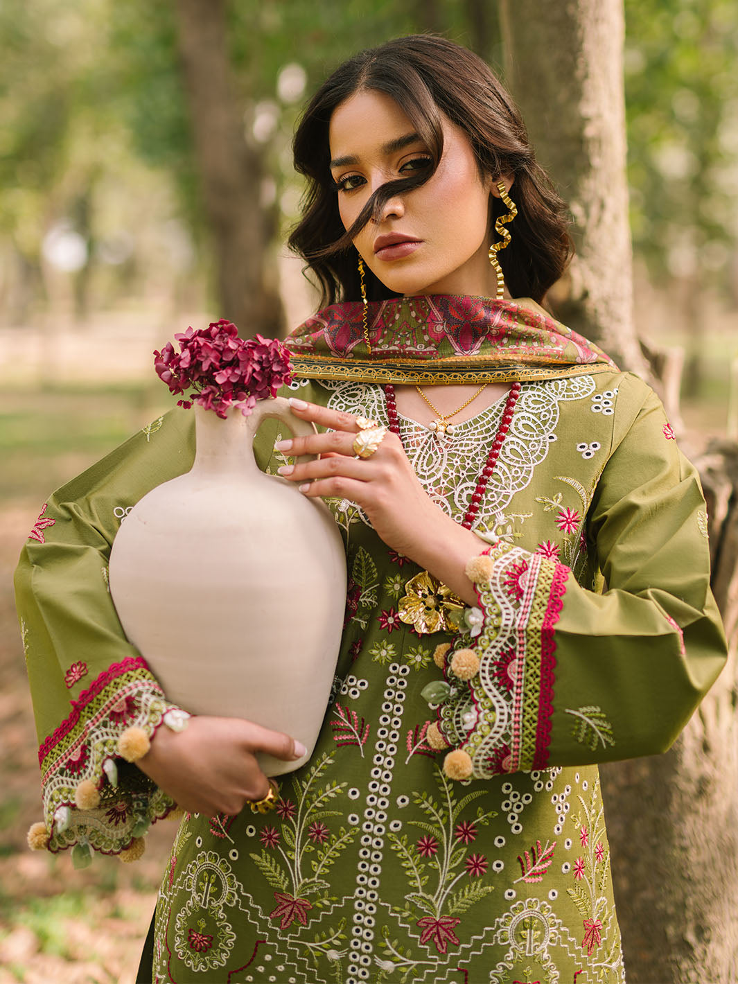 Mahnur | Dahlia Luxury Lawn 25 | Saage M Olive Green Lawn