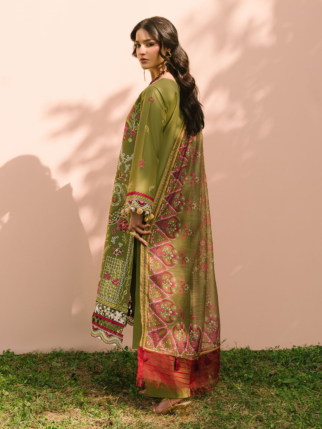 Mahnur | Dahlia Luxury Lawn 25 | Saage XS Olive Green Lawn