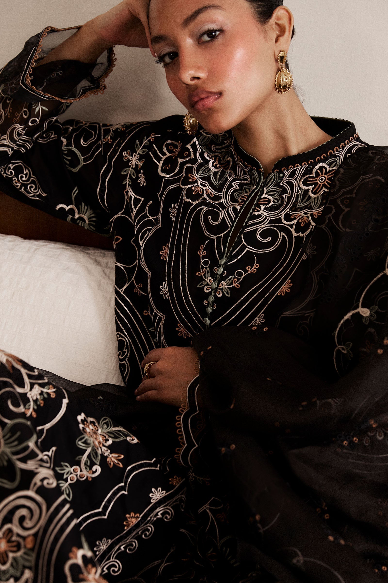 Zara Shahjahan | Satori 25 | Shizumi-4A M Black Lawn