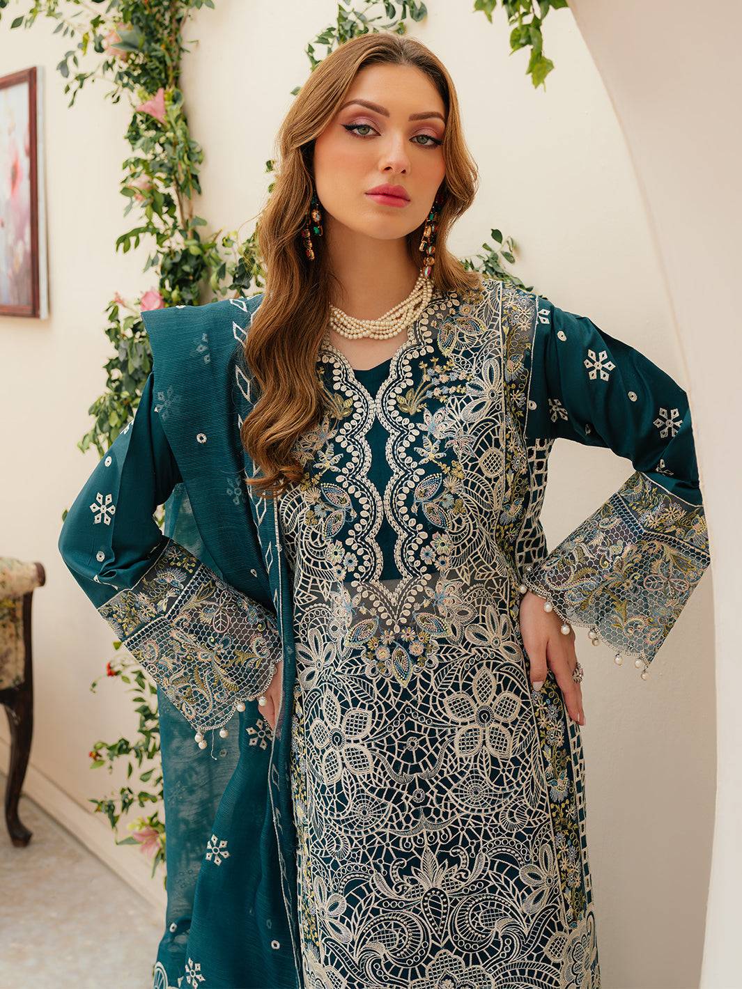 Mahnur | Allenura Luxury Lawn 24 | TUSCANY - Pakistani Designer Dress - by Mahnur | Type: Luxury - 100% Original at Saira Sultan