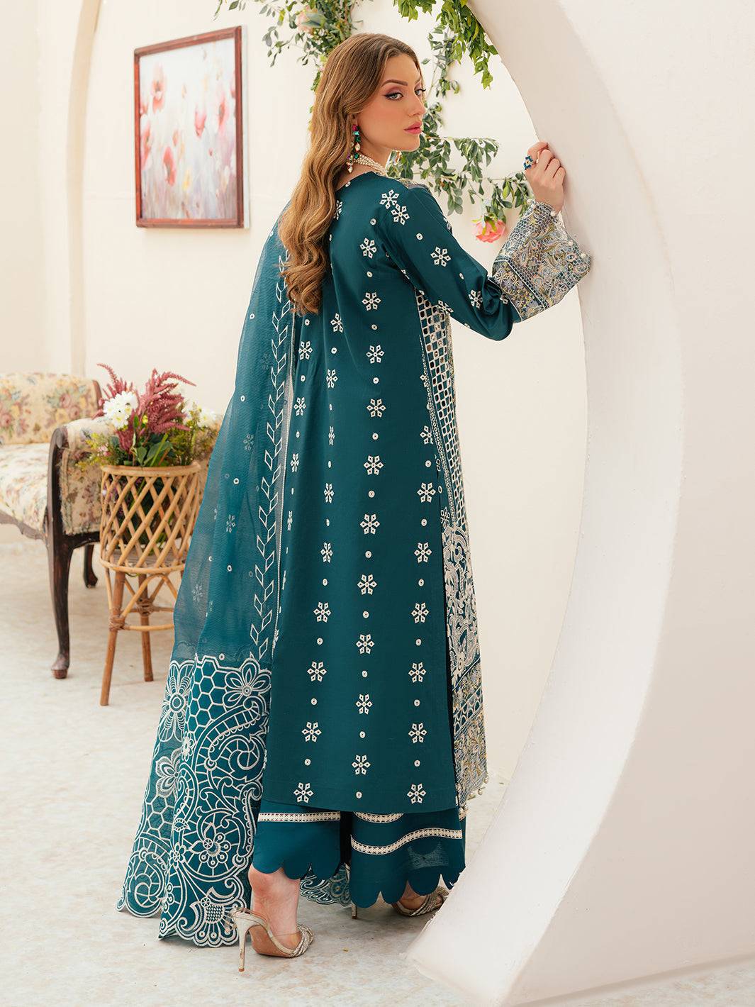 Mahnur | Allenura Luxury Lawn 24 | TUSCANY - Pakistani Designer Dress - by Mahnur | Type: Luxury - 100% Original at Saira Sultan
