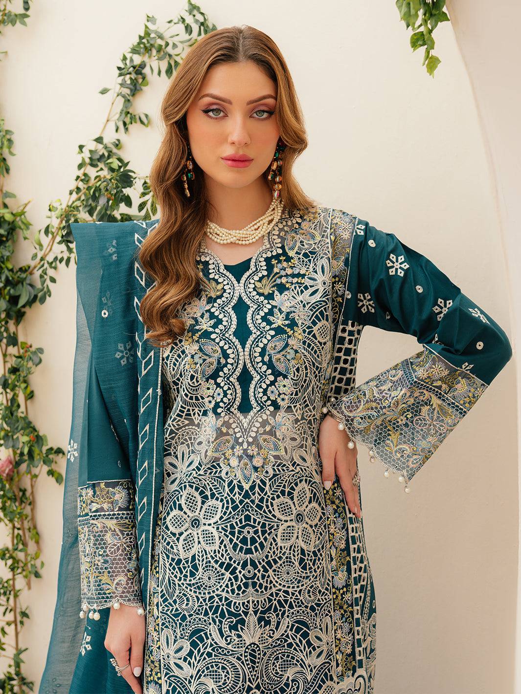 Mahnur | Allenura Luxury Lawn 24 | TUSCANY - Pakistani Designer Dress - by Mahnur | Type: Luxury - 100% Original at Saira Sultan
