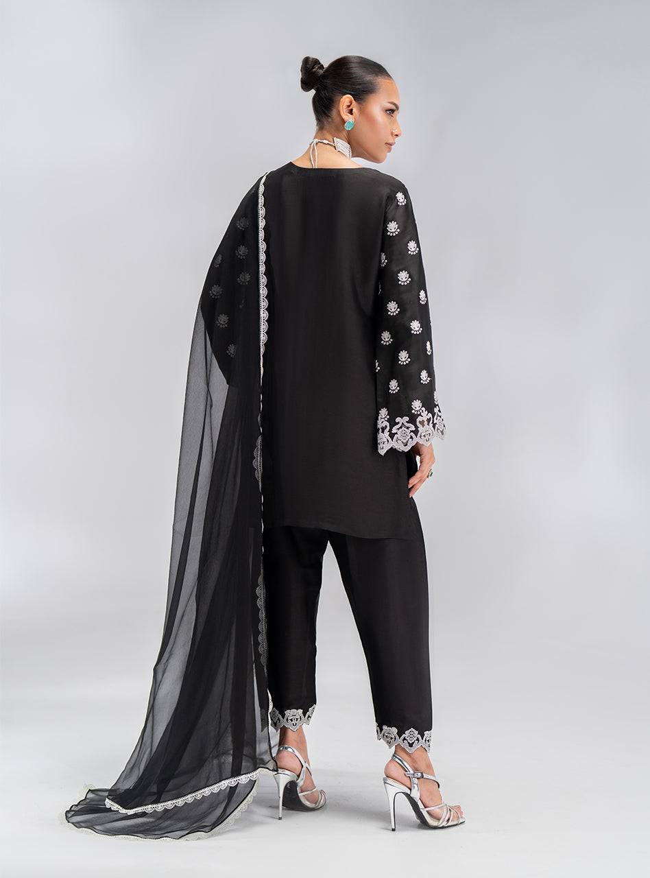 Zainab Chottani | Luxe Pret 25 | Ciar - Pakistani Designer Dress - by Zainab Chottani - Type : Ladies Clothes - 100% Original at Saira Sultan