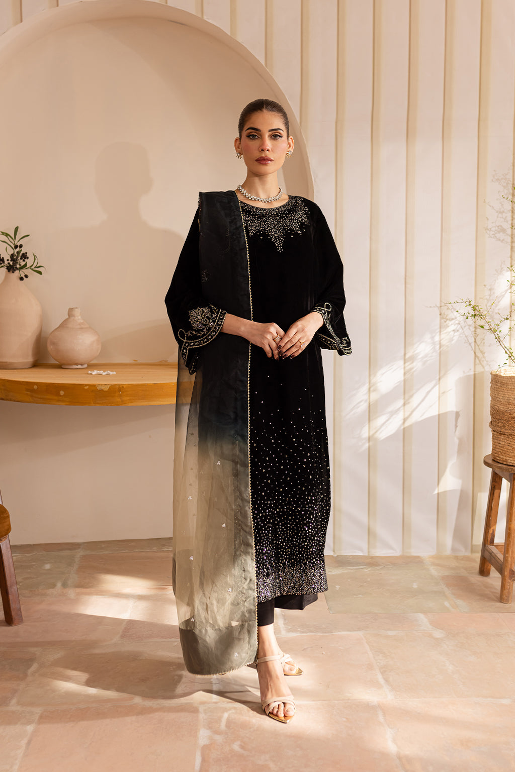 Vanya | Velvet Formals 24 | KV-51 XS Black Velvet