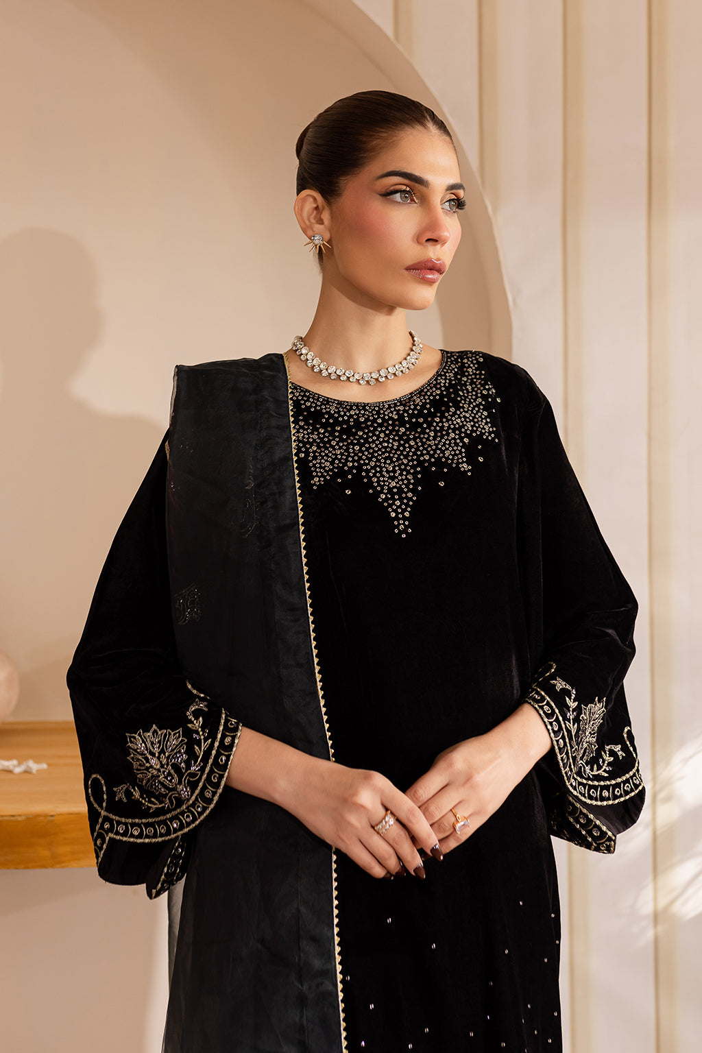 Vanya | Velvet Formals 24 | KV-51 M Black Velvet