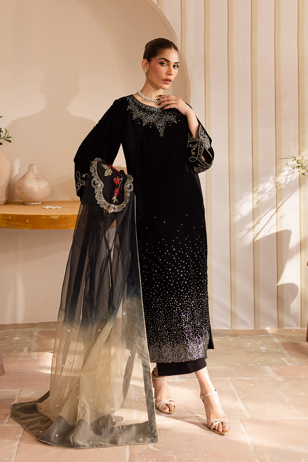 Vanya | Velvet Formals 24 | KV-51 XL Black Velvet