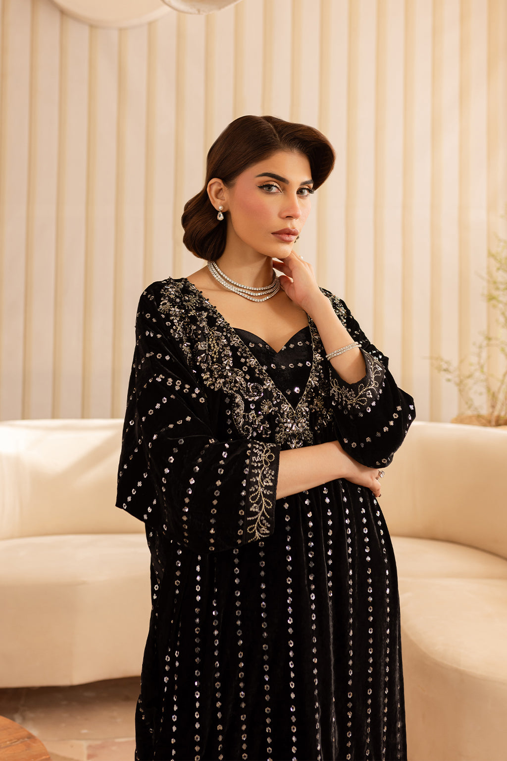 Vanya | Velvet Formals 24 | KV-53 M Black Velvet