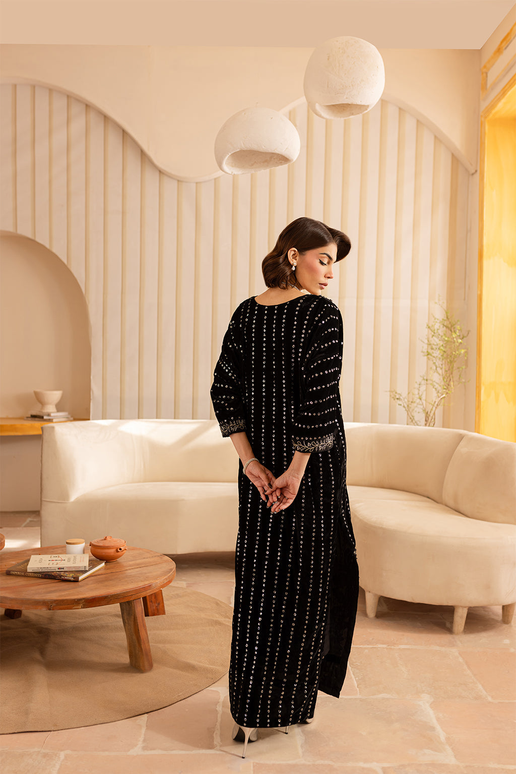 Vanya | Velvet Formals 24 | KV-53 XS Black Velvet