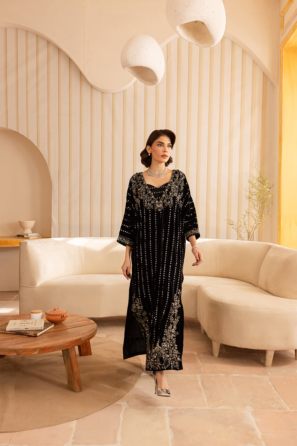 Vanya | Velvet Formals 24 | KV-53 XL Black Velvet