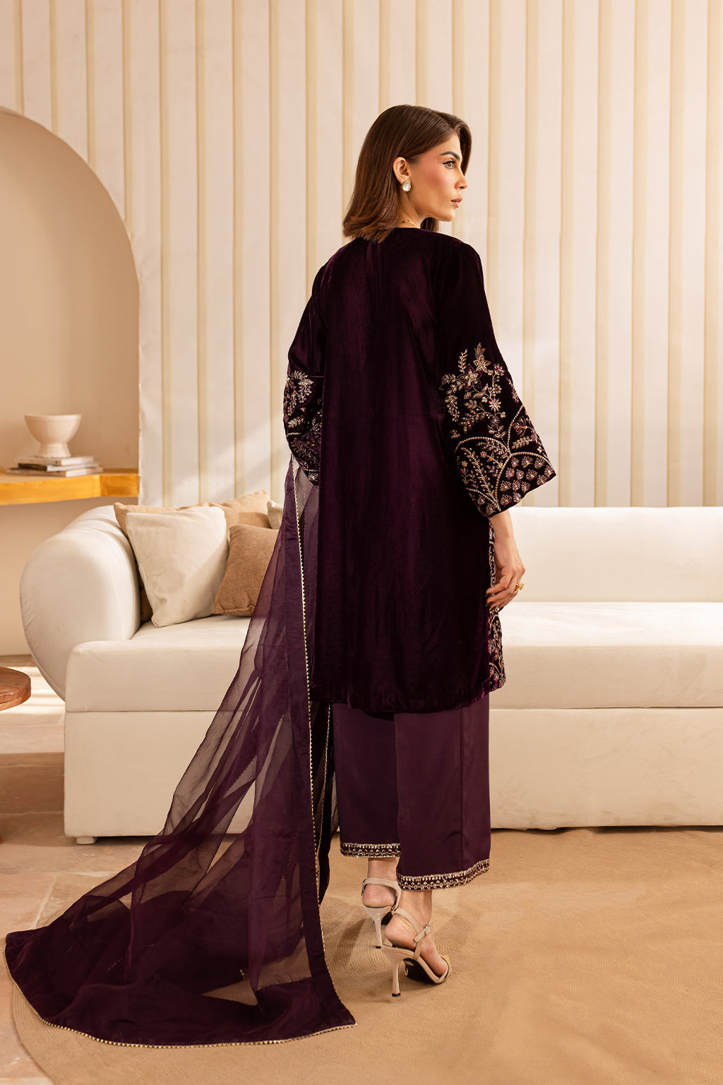 Vanya | Velvet Formals 24 | KV-52 XS Dark Plum Velvet