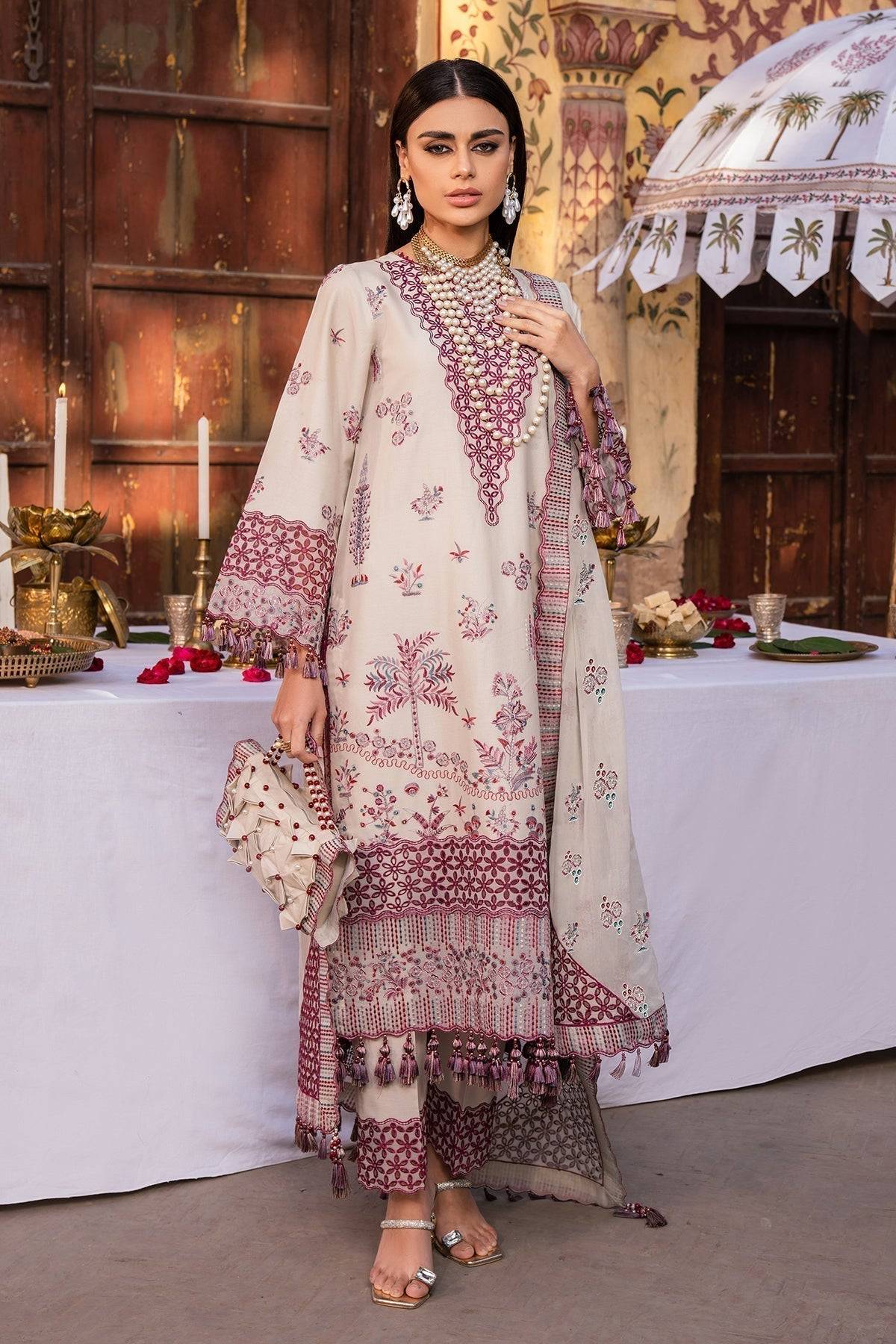 Alizeh | Rawayat Luxury Lawn 24 | Hayat - Pakistani Designer Dress - by Alizeh | Type: Luxury - 100% Original at Saira Sultan