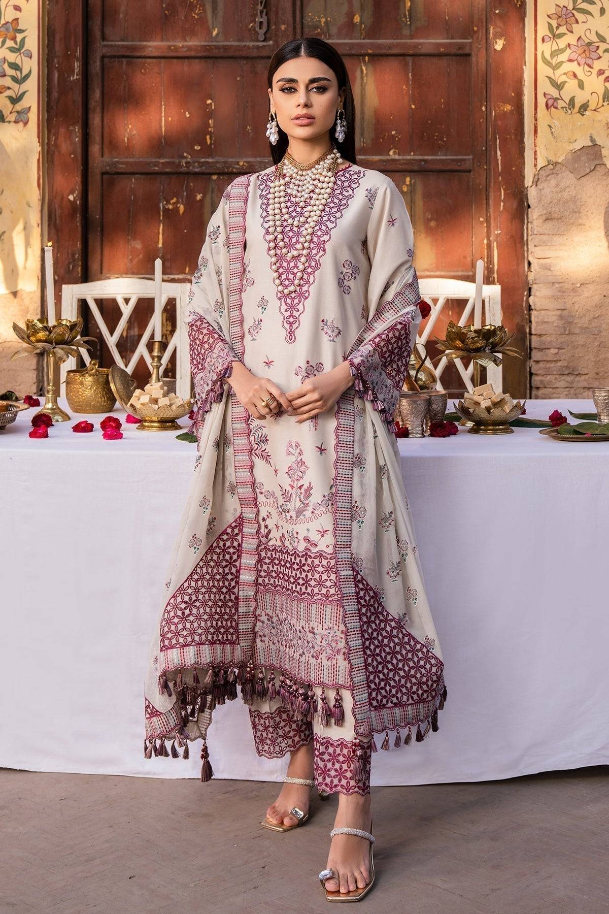 Alizeh | Rawayat Luxury Lawn 24 | Hayat - Pakistani Designer Dress - by Alizeh | Type: Luxury - 100% Original at Saira Sultan