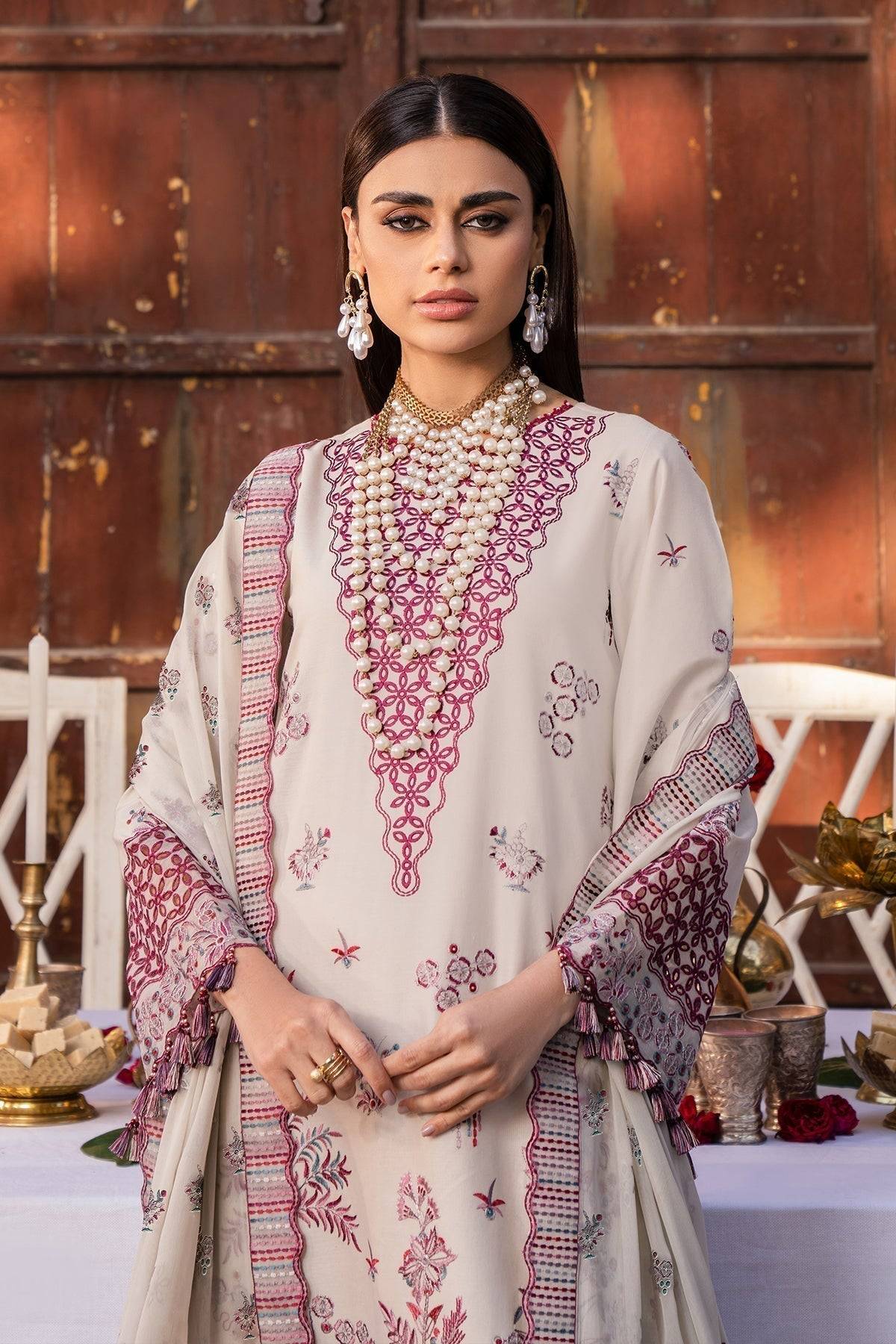 Alizeh | Rawayat Luxury Lawn 24 | Hayat - Pakistani Designer Dress - by Alizeh | Type: Luxury - 100% Original at Saira Sultan