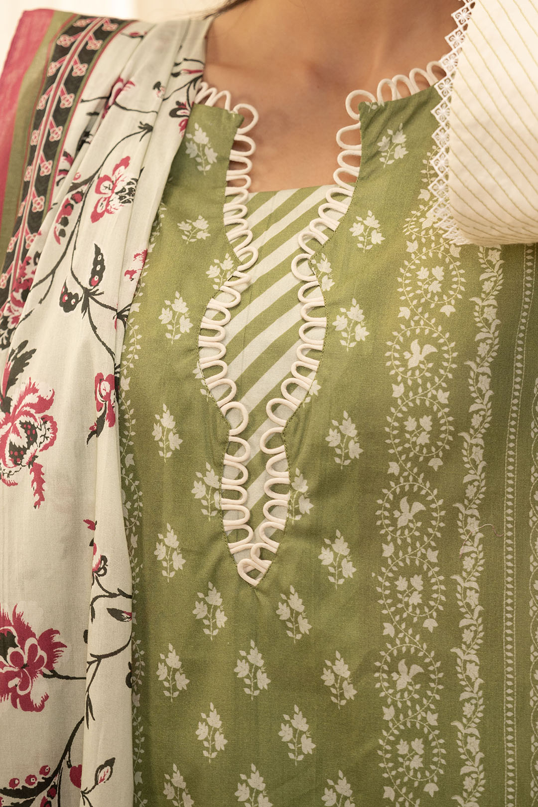 Zellbury | Unstitched 3 Piece Lawn | Shirt Shalwar Dupatta - 0134