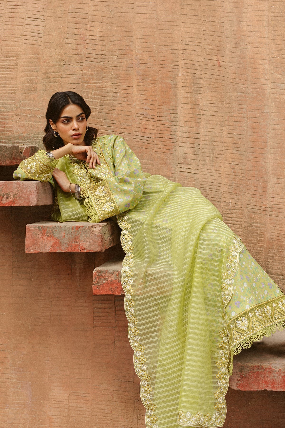 Ayzel | The Bare Minimum | Verda L Apple Green Lawn