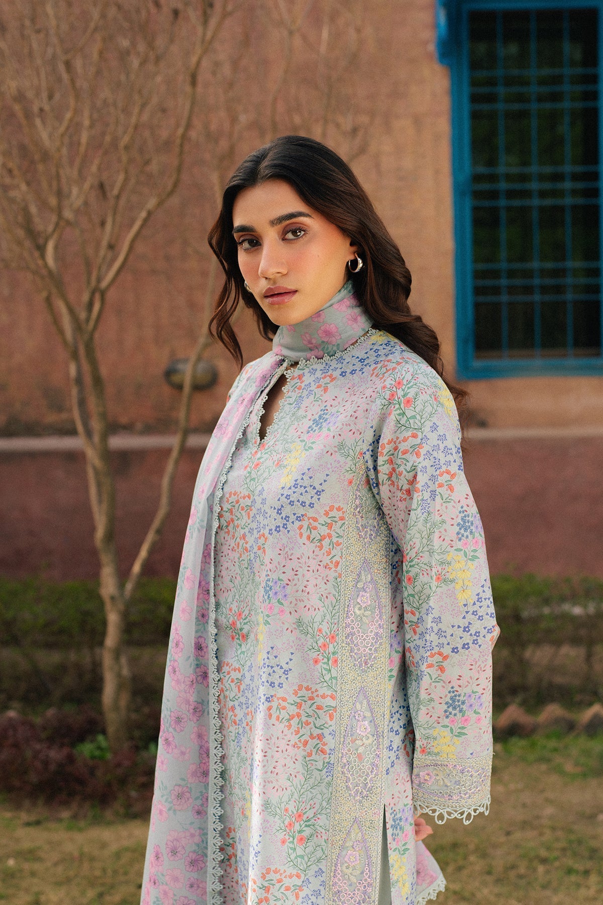 Ayzel | The Bare Minimum | Vivezza M Pastel Blue Lawn
