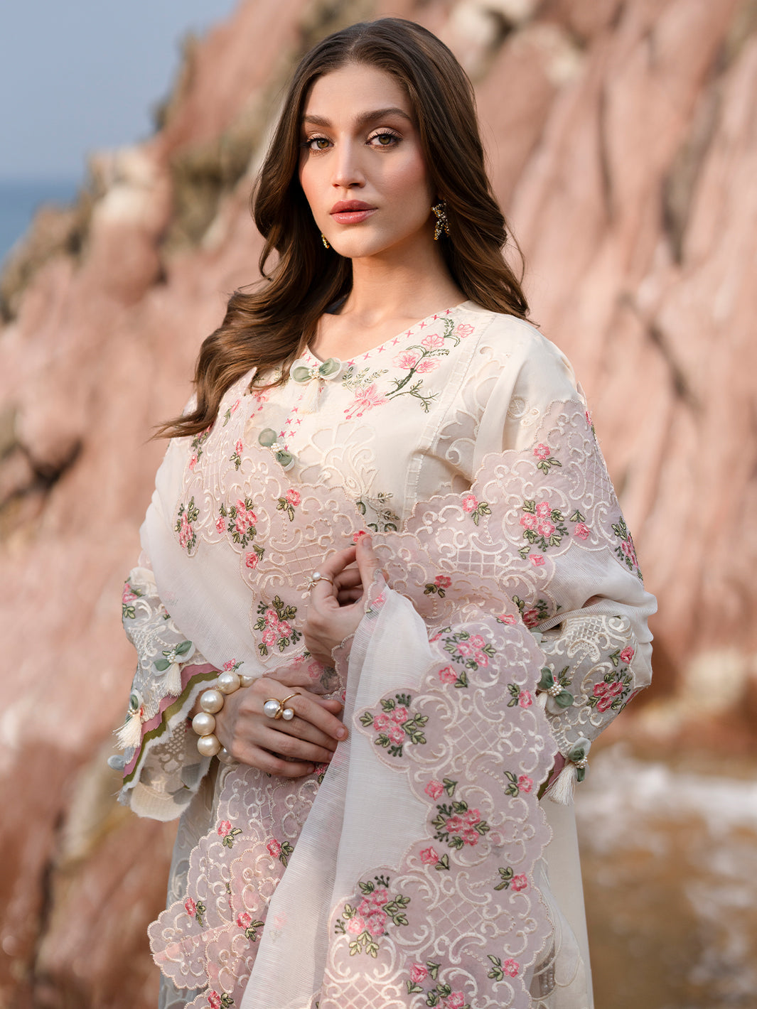 Mahnur | Sirena Luxury Lawn 25 | Wisteria L Off White Lawn