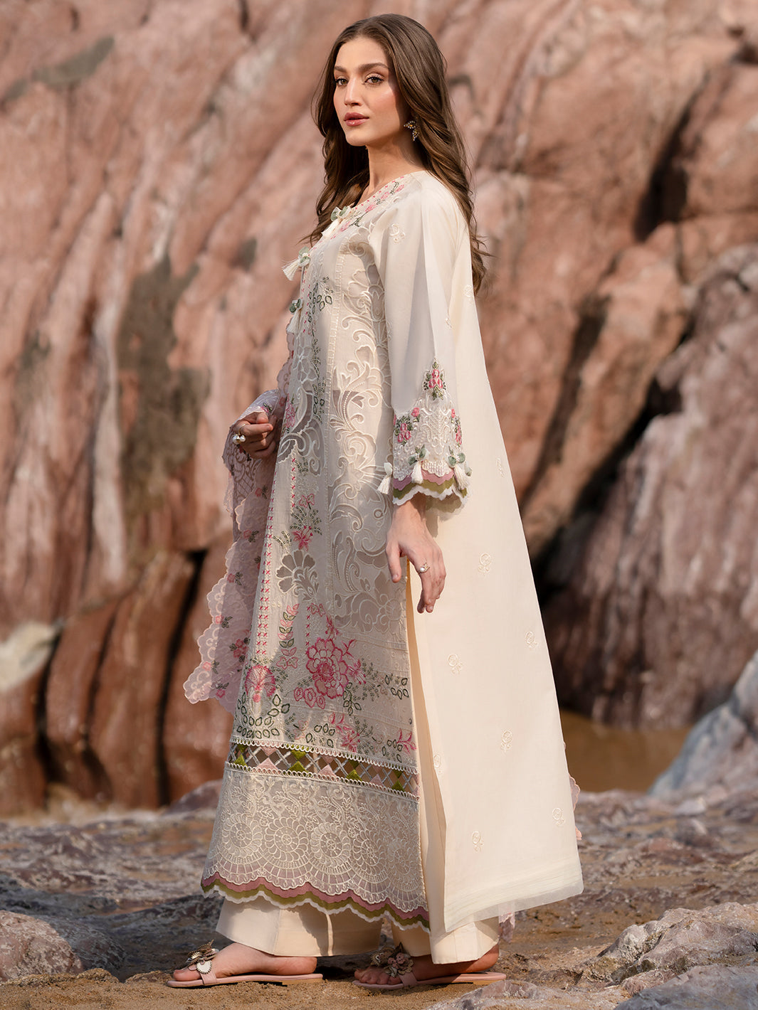 Mahnur | Sirena Luxury Lawn 25 | Wisteria XL Off White Lawn