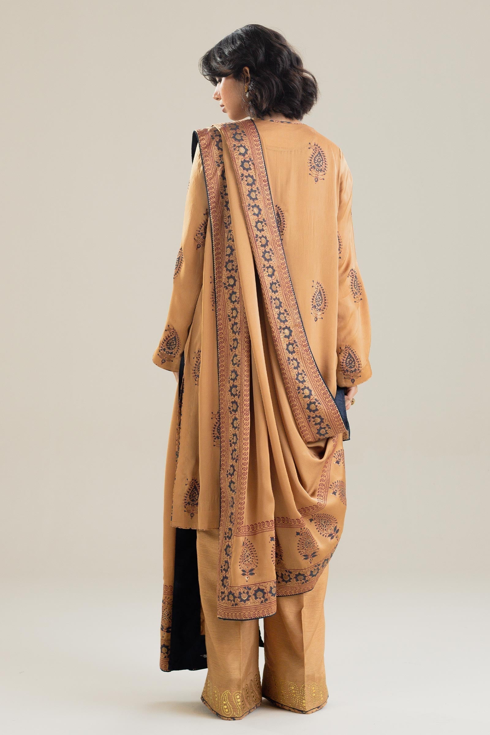 Zara Shahjahan | Handcrafted Suits | ZHC-043 - Pakistani Designer Dress - by Zara Shahjahan | Type: Luxury - 100% Original at Saira Sultan