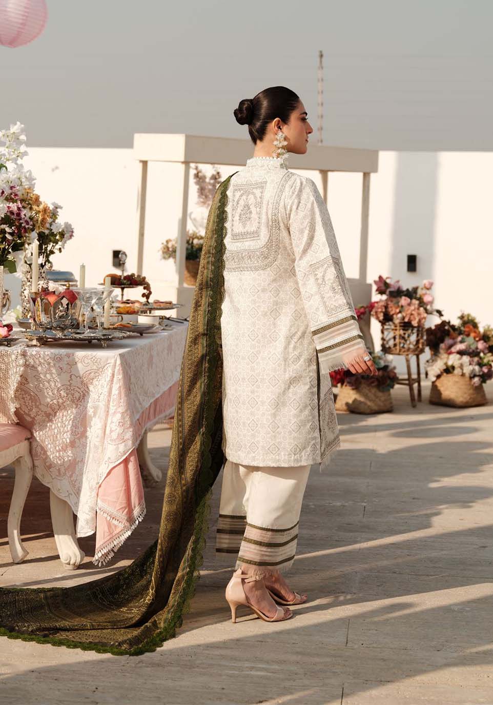 Zarqash | Luxe Lawn 24 | ZQ 9 - Pakistani Designer Dress - by Zarqash | Type: Luxury - 100% Original at Saira Sultan