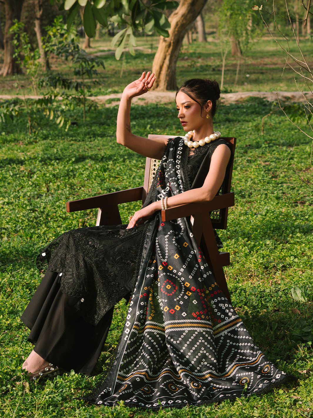 Mahnur | Dahlia Luxury Lawn 25 | Zoe XL Black Lawn