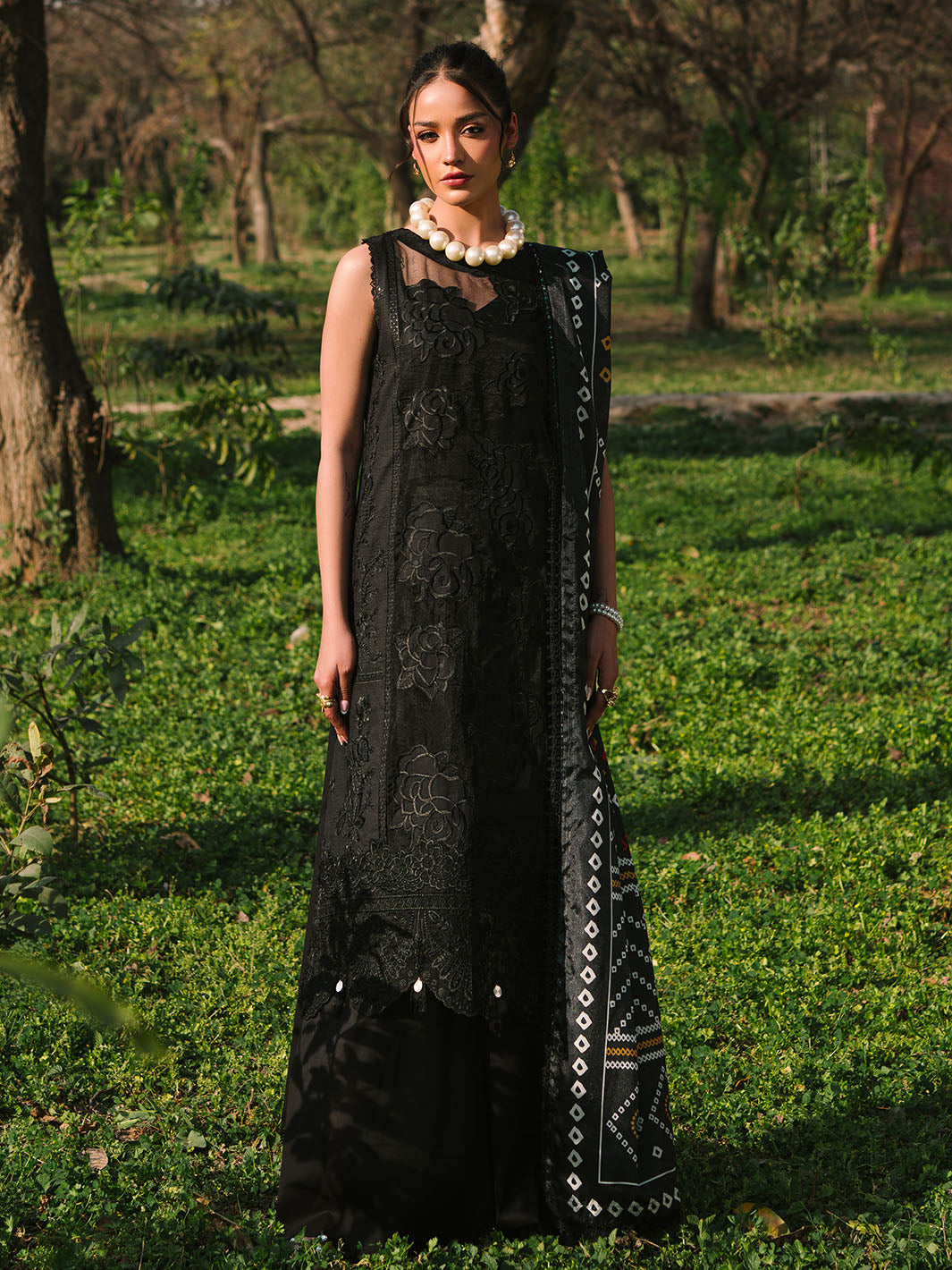 Mahnur | Dahlia Luxury Lawn 25 | Zoe XS Black Lawn