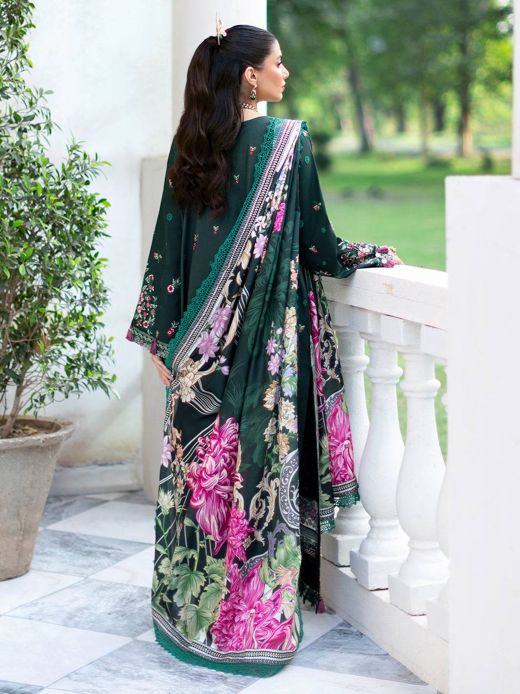 Mahnur | Sophie Luxury Lawn 25 | Zoya - Pakistani Designer Dress - by Mahnur | Type: Ladies Clothes - 100% Original at Saira Sultan