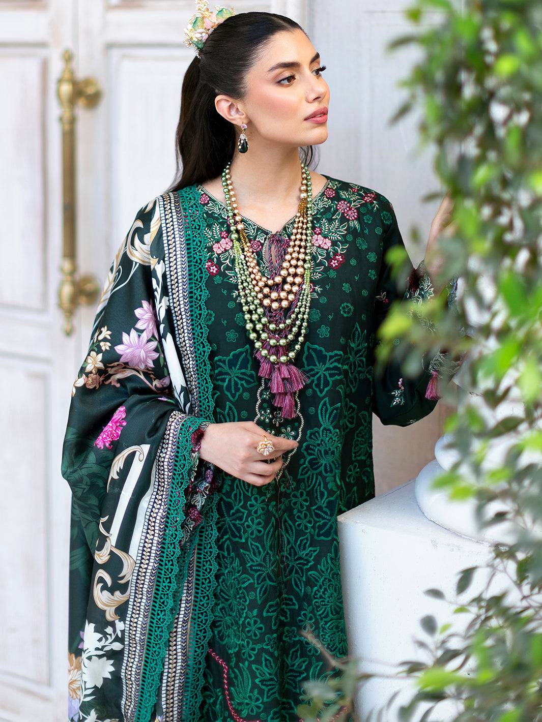 Mahnur | Sophie Luxury Lawn 25 | Zoya - Pakistani Designer Dress - by Mahnur | Type: Ladies Clothes - 100% Original at Saira Sultan