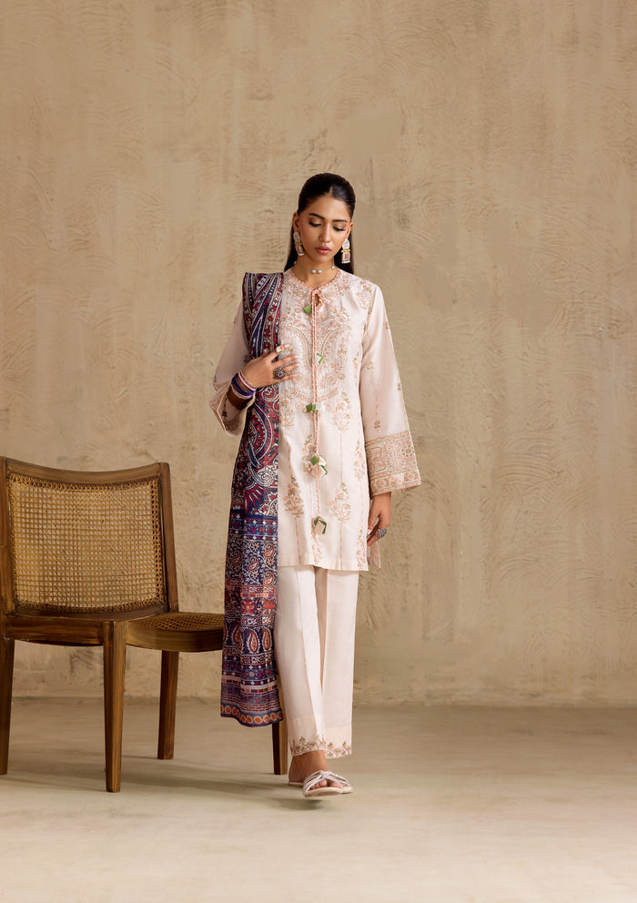 Aik Atelier | RTW 25 | LOOK 09 L Ivory Lawn