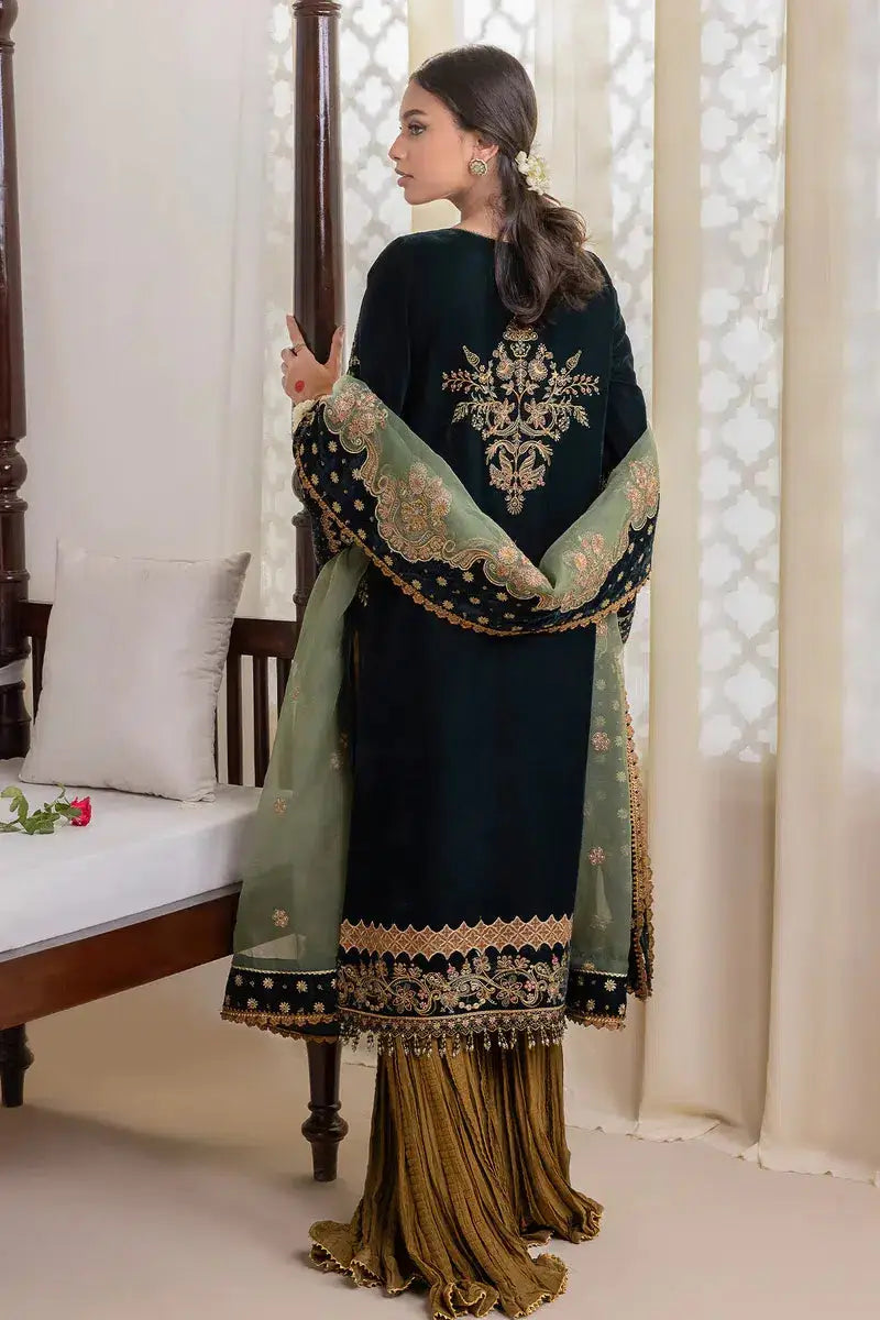 Baroque | Jahanara Luxury Velvet 23 | UF-423 - Pakistani Designer Dress - by Baroque | Type: Formal - 100% Original at Saira Sultan