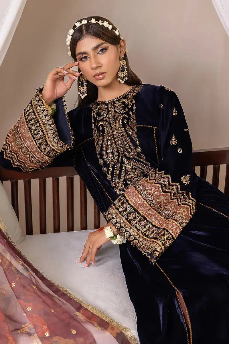 Baroque | Jahanara Luxury Velvet 23 | UF-424 - Pakistani Designer Dress - by Baroque | Type: Formal - 100% Original at Saira Sultan