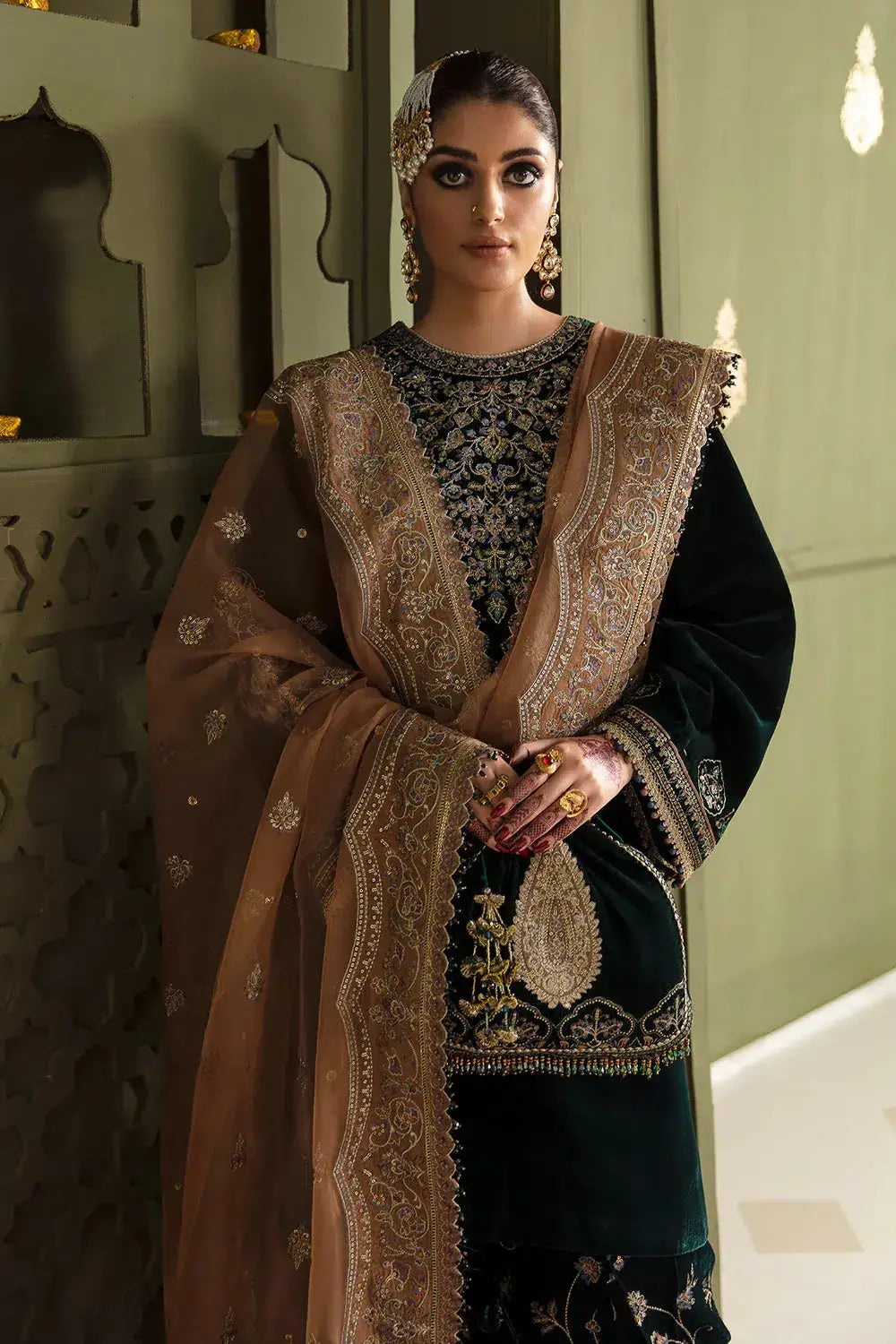 Baroque | Jahanara Luxury Velvet 23 | UF-464 - Pakistani Designer Dress - by Baroque | Type: Formal - 100% Original at Saira Sultan