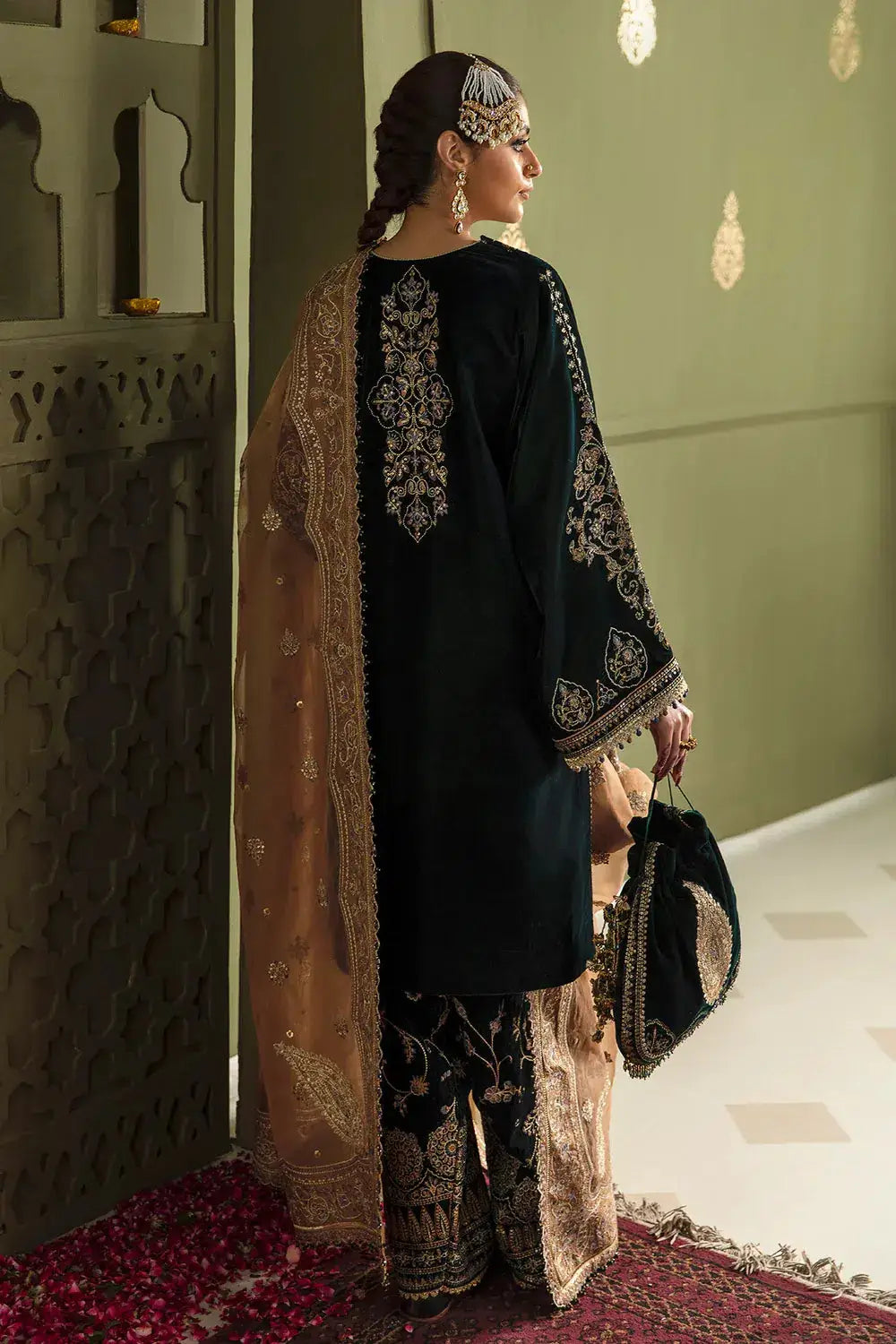 Baroque | Jahanara Luxury Velvet 23 | UF-464 - Pakistani Designer Dress - by Baroque | Type: Formal - 100% Original at Saira Sultan