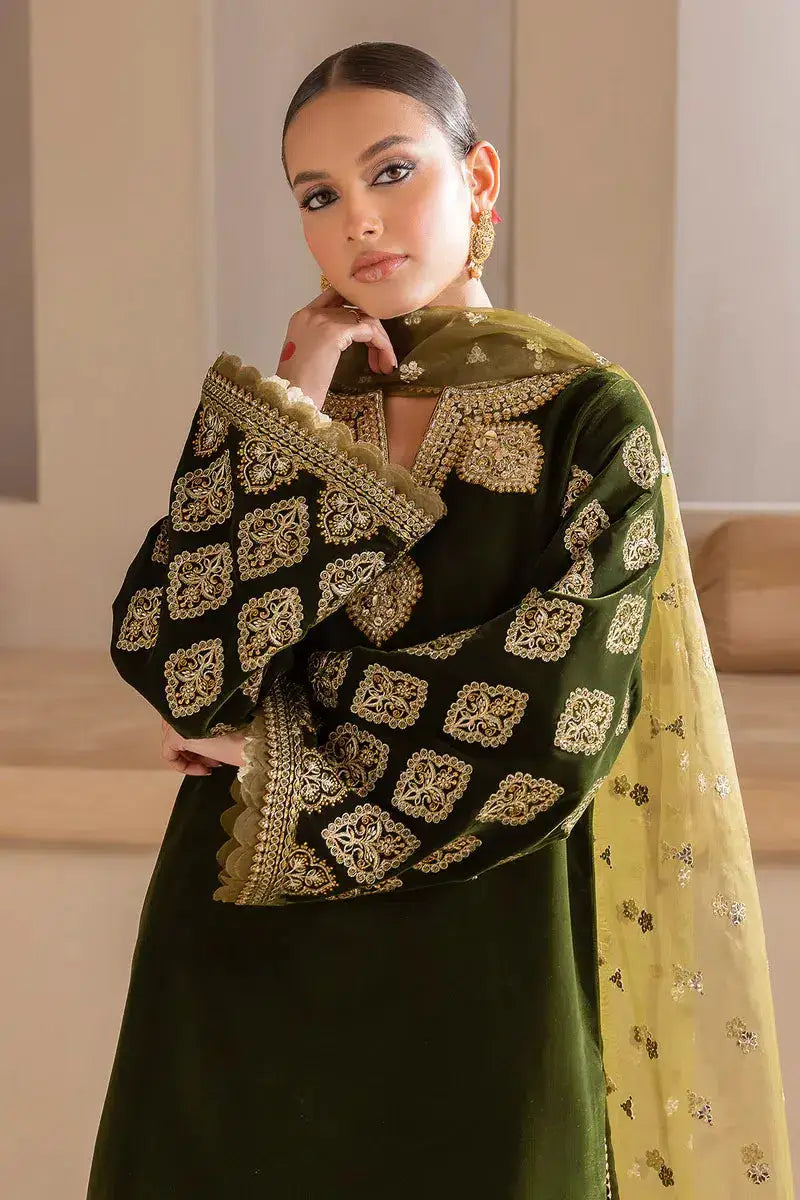 Baroque | Jahanara Luxury Velvet 23 | UF-425 - Pakistani Designer Dress - by Baroque | Type: Formal - 100% Original at Saira Sultan