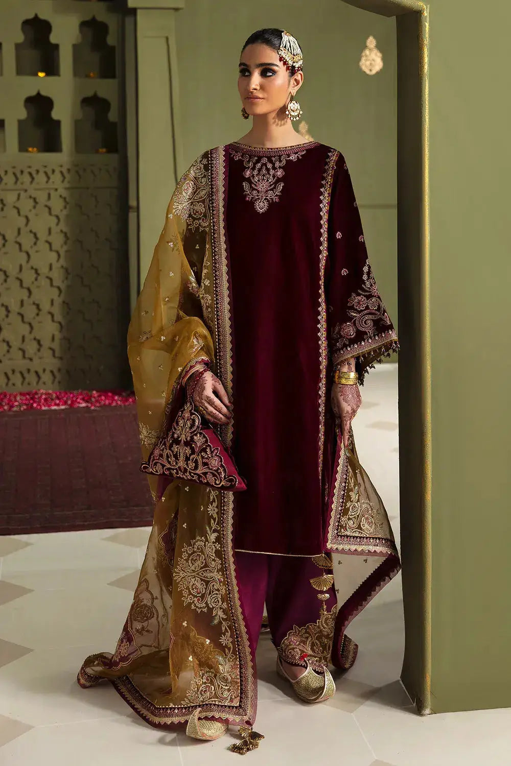 Baroque | Jahanara Luxury Velvet 23 | UF-465 - Pakistani Designer Dress - by Baroque | Type: Formal - 100% Original at Saira Sultan