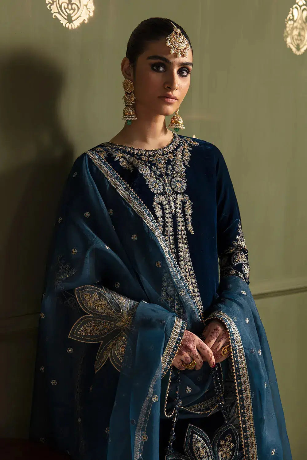 Baroque | Jahanara Luxury Velvet 23 | UF-467 - Pakistani Designer Dress - by Baroque | Type: Formal - 100% Original at Saira Sultan