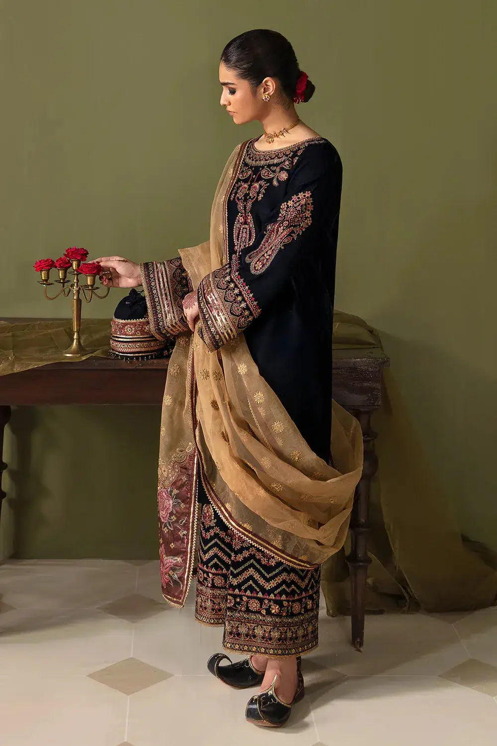 Baroque | Jahanara Luxury Velvet 23 | UF-469 - Pakistani Designer Dress - by Baroque | Type: Formal - 100% Original at Saira Sultan