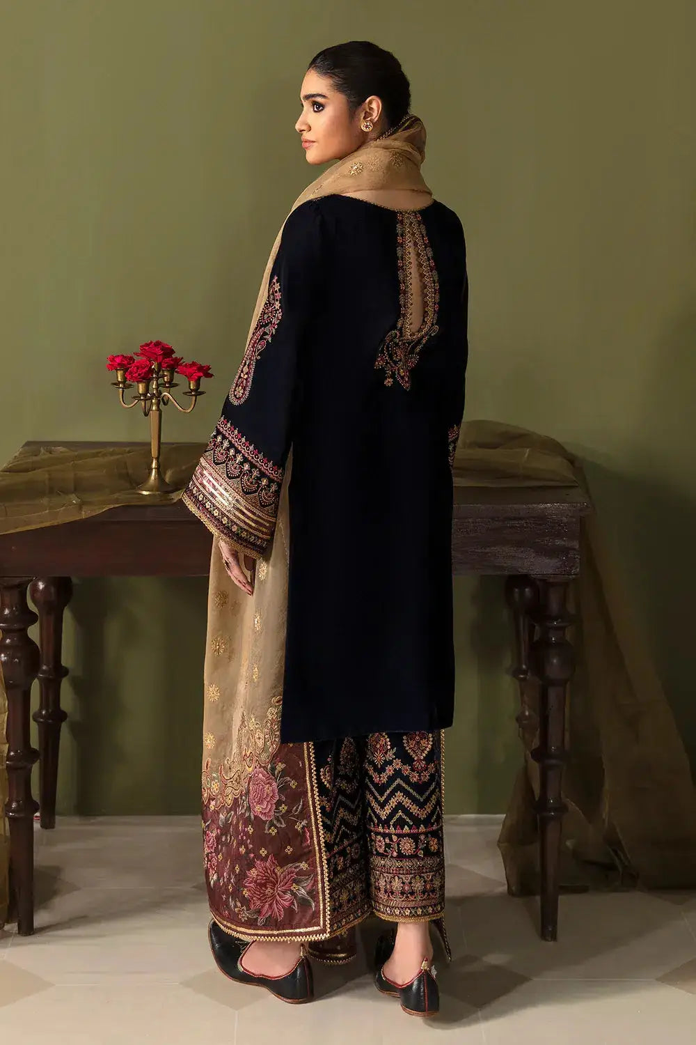 Baroque | Jahanara Luxury Velvet 23 | UF-469 - Pakistani Designer Dress - by Baroque | Type: Formal - 100% Original at Saira Sultan