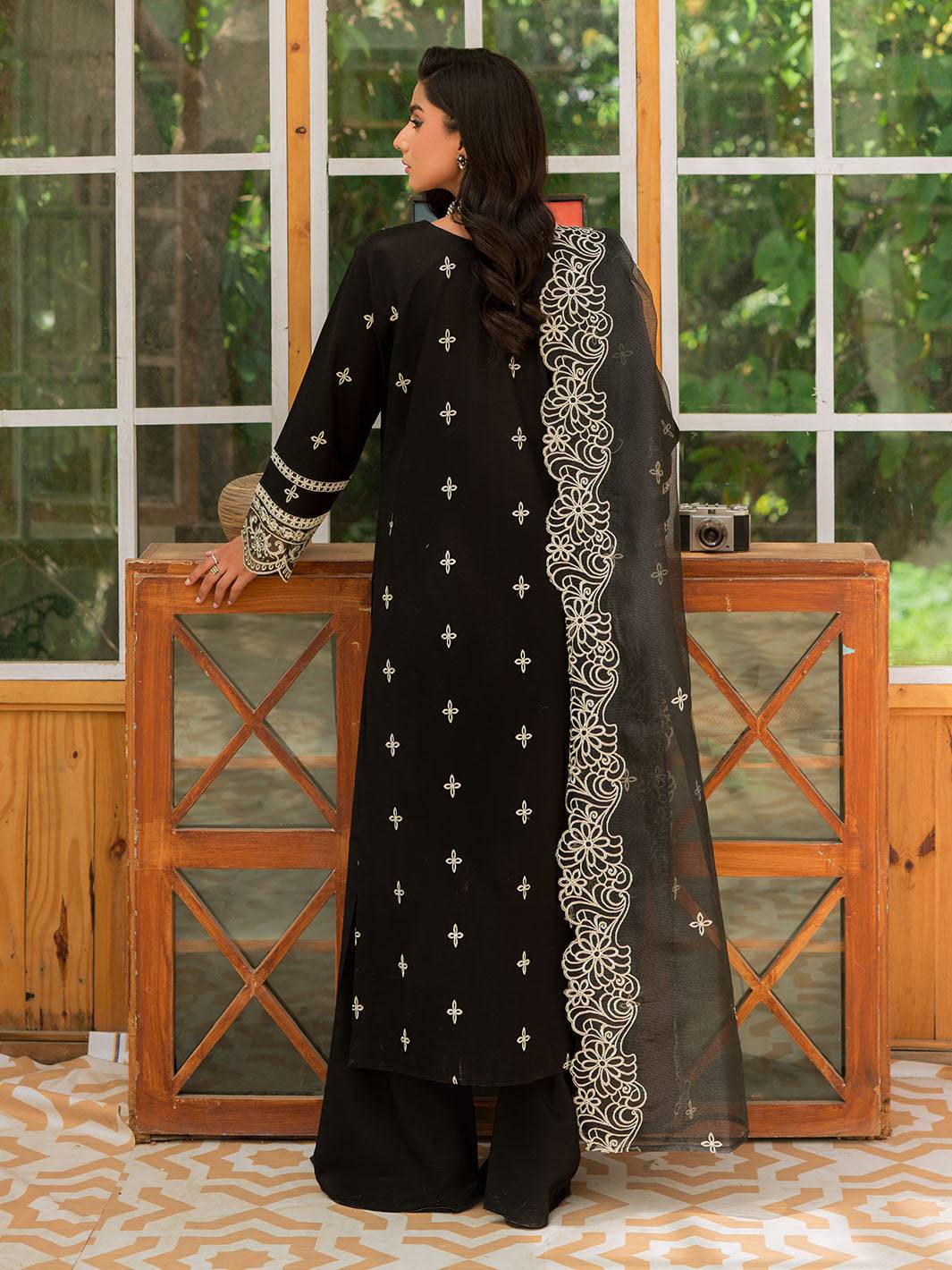 Mahnur | Bella Lawn 24 | BL - 10 - Pakistani Designer Dress - by Mahnur | Type: Luxury - 100% Original at Saira Sultan