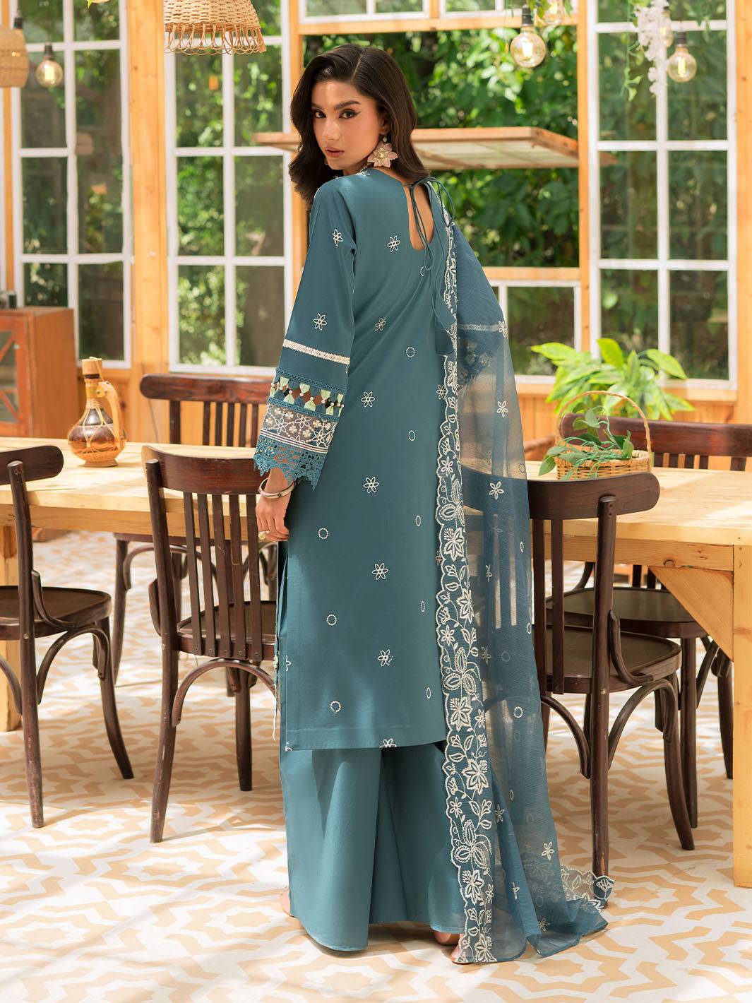 Mahnur | Bella Lawn 24 | BL - 01 - Pakistani Designer Dress - by Mahnur | Type: Luxury - 100% Original at Saira Sultan