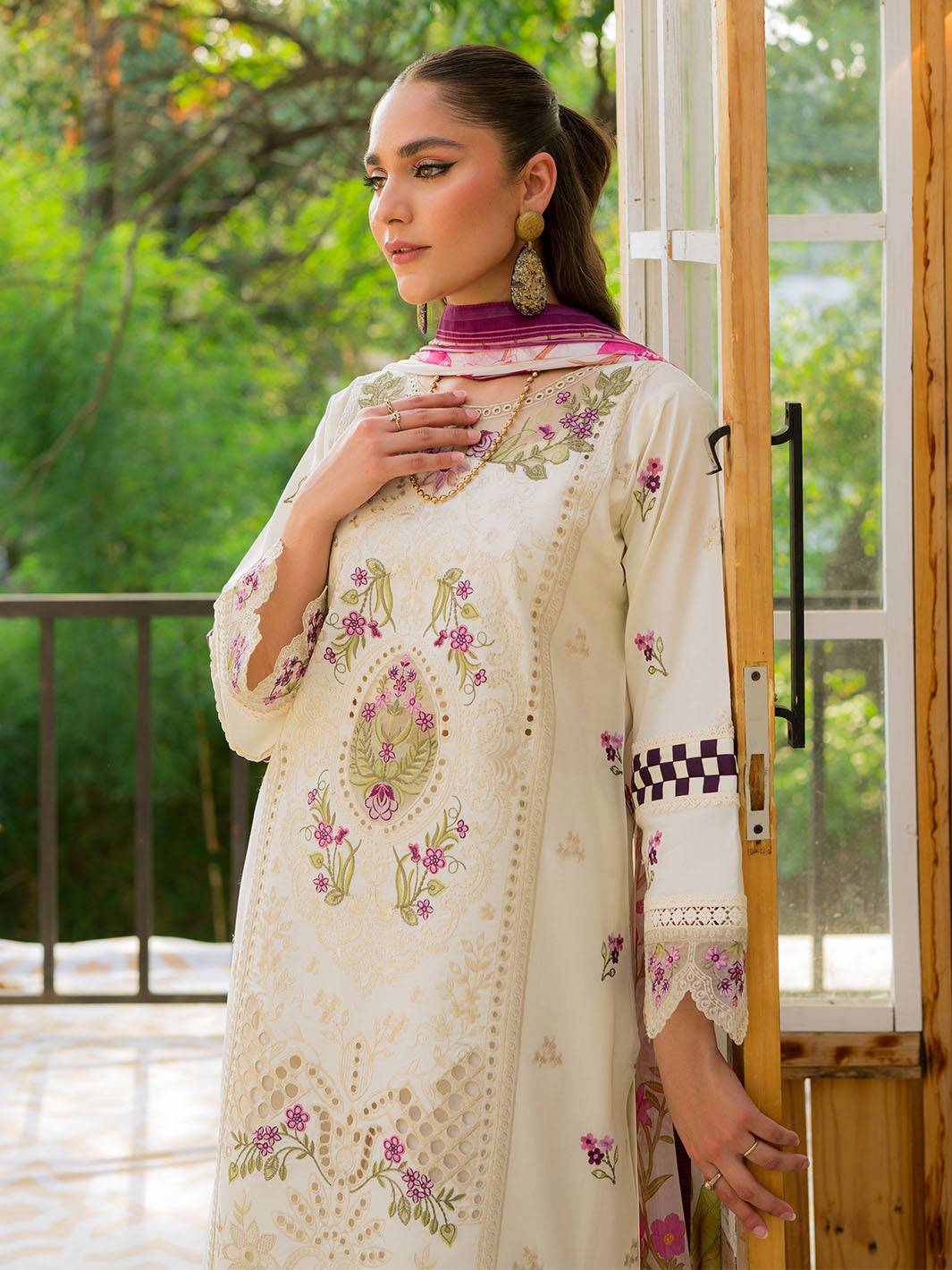 Mahnur | Bella Lawn 24 | BL - 04 - Pakistani Designer Dress - by Mahnur | Type: Luxury - 100% Original at Saira Sultan
