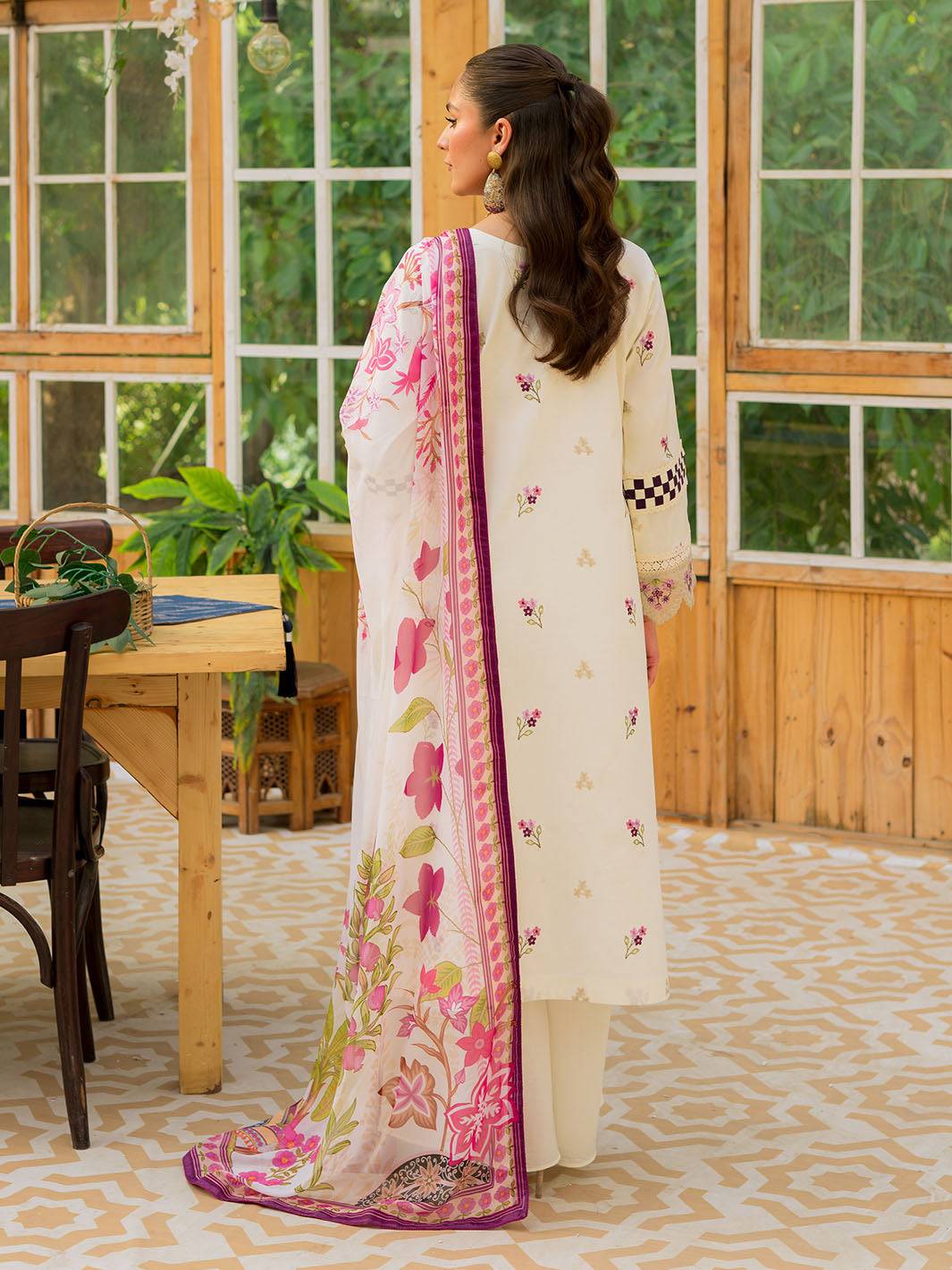 Mahnur | Bella Lawn 24 | BL - 04 - Pakistani Designer Dress - by Mahnur | Type: Luxury - 100% Original at Saira Sultan