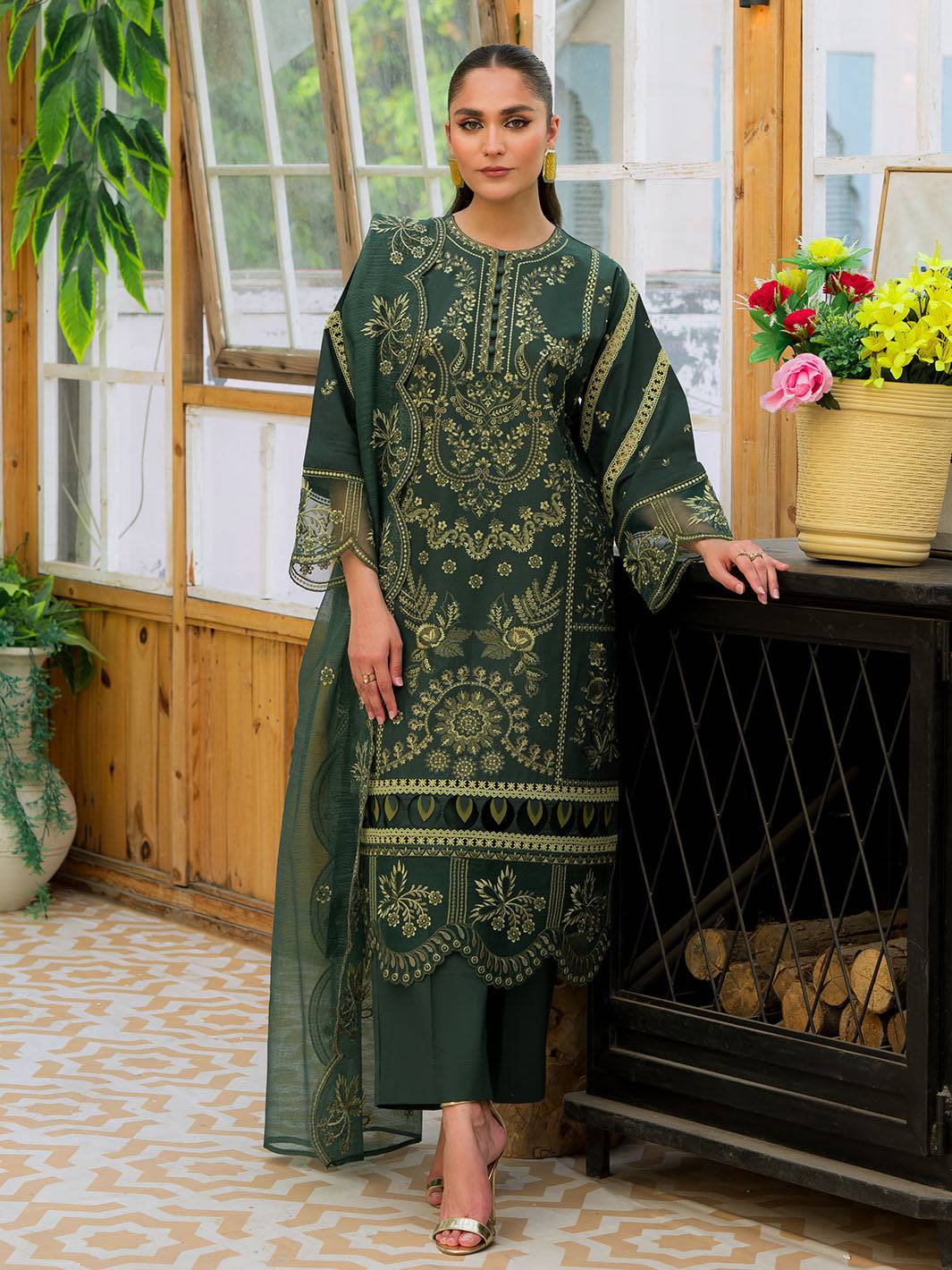 Mahnur | Bella Lawn 24 | BL - 06 - Pakistani Designer Dress - by Mahnur | Type: Luxury - 100% Original at Saira Sultan