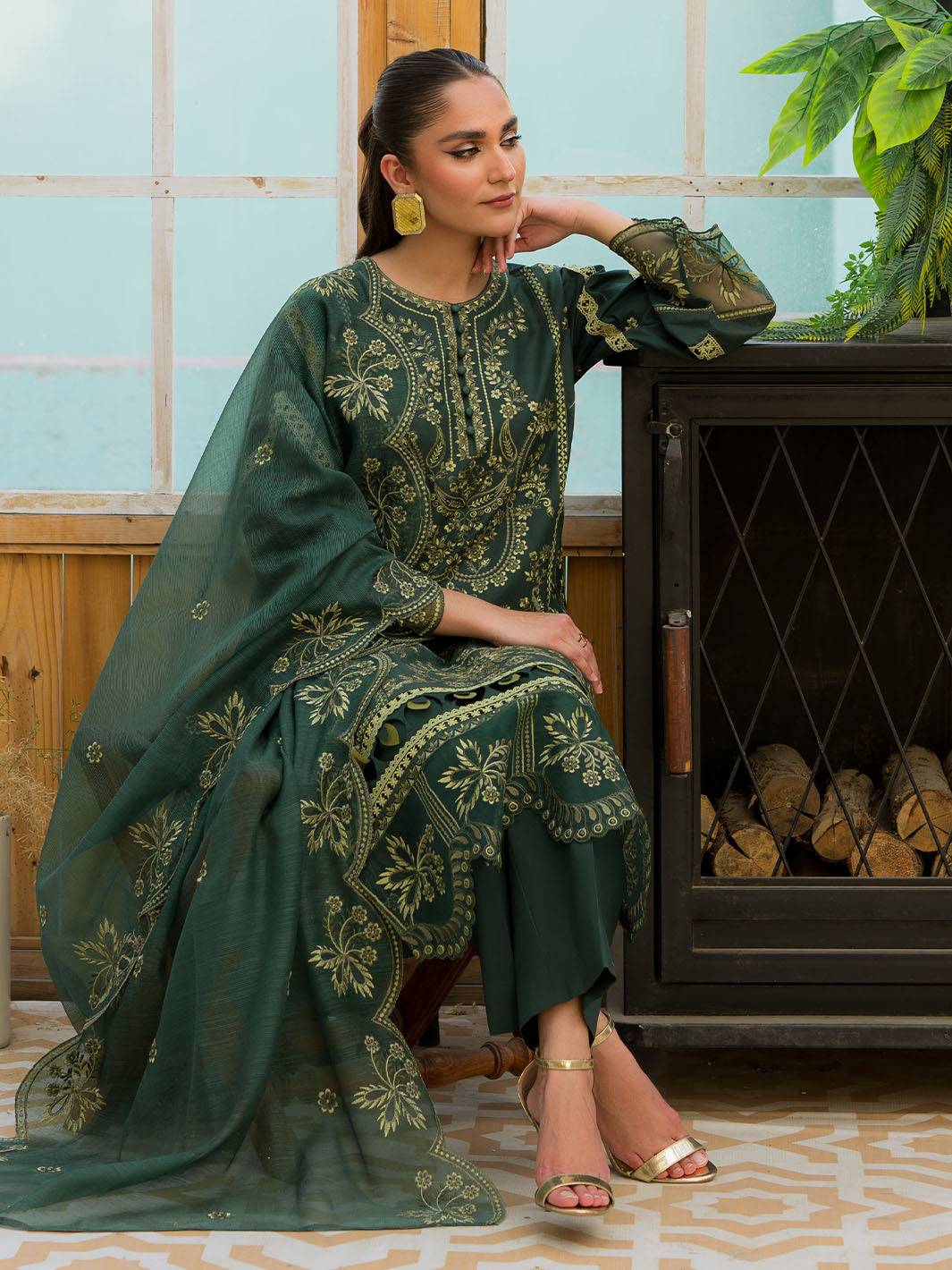 Mahnur | Bella Lawn 24 | BL - 06 - Pakistani Designer Dress - by Mahnur | Type: Luxury - 100% Original at Saira Sultan