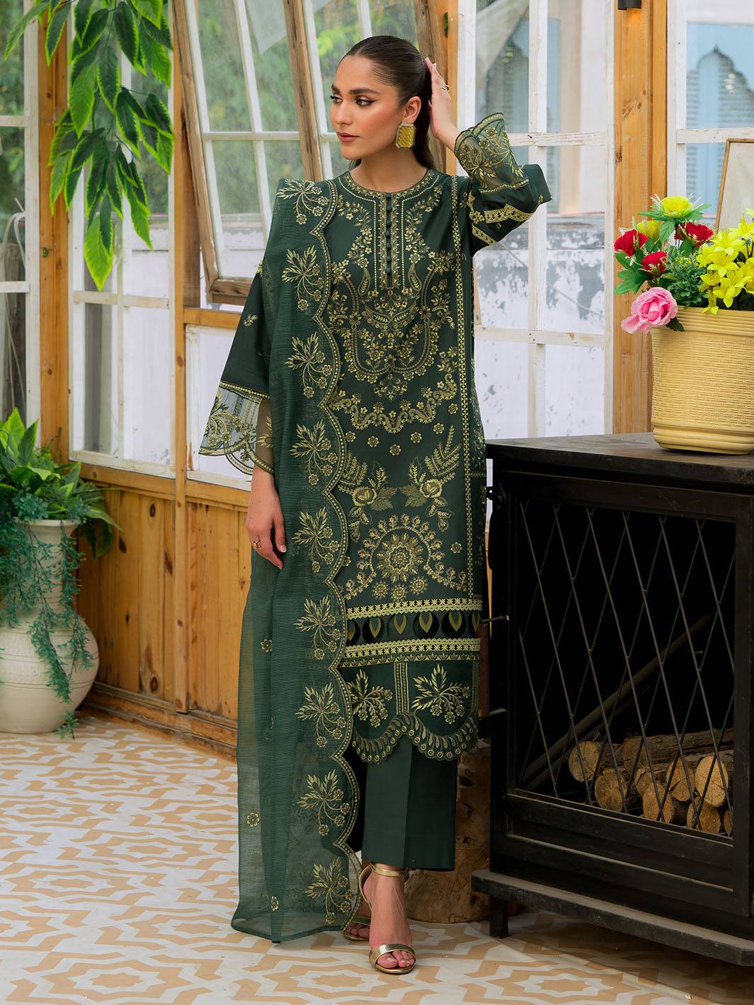 Mahnur | Bella Lawn 24 | BL - 06 - Pakistani Designer Dress - by Mahnur | Type: Luxury - 100% Original at Saira Sultan